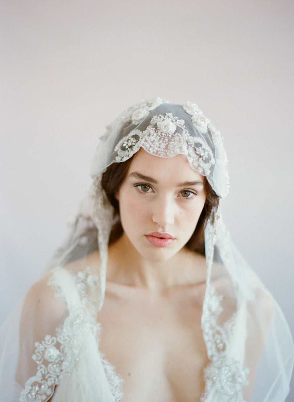 Veil Guide : Tips for Choosing the right wedding veil : Long  display picture 2