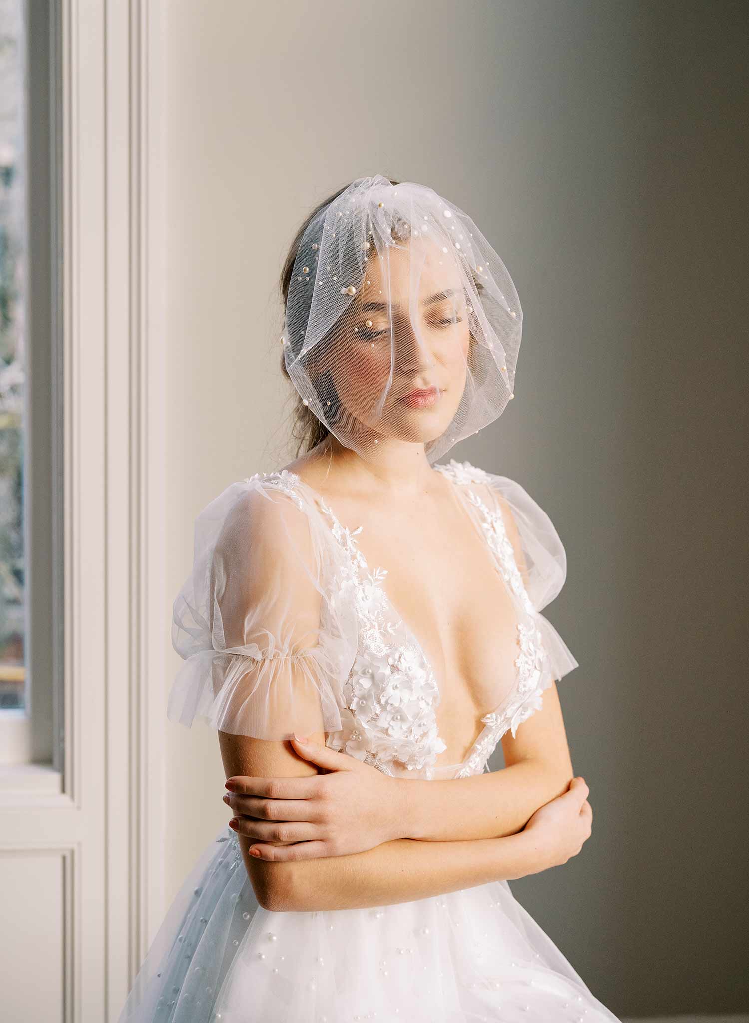 small tulle birdcage bridal veil with pearls, twigs & honey