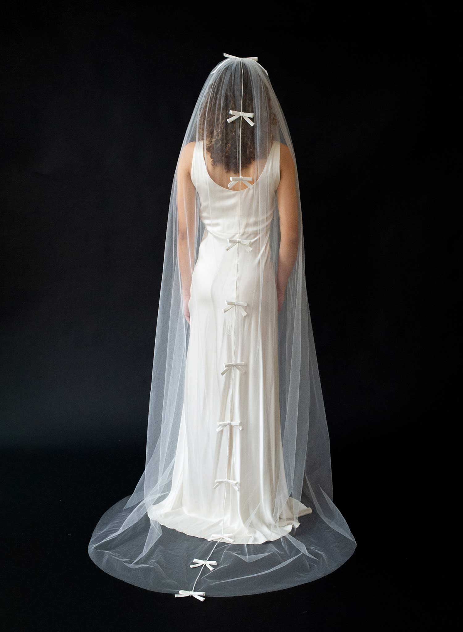 Seam back, Chapel veil with silk double bows - Style #2601