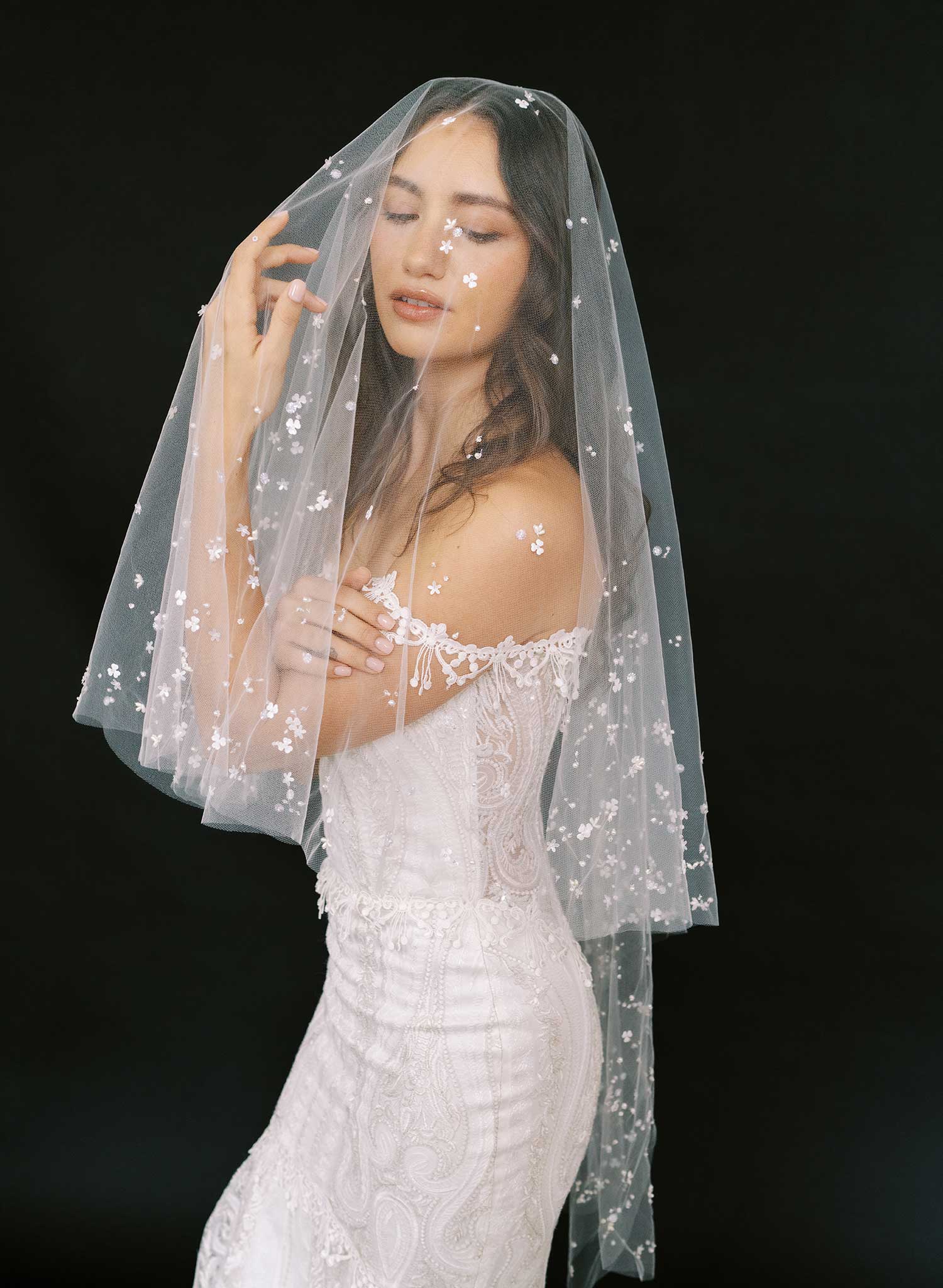 Airy florals embroidered veil - Style #2621