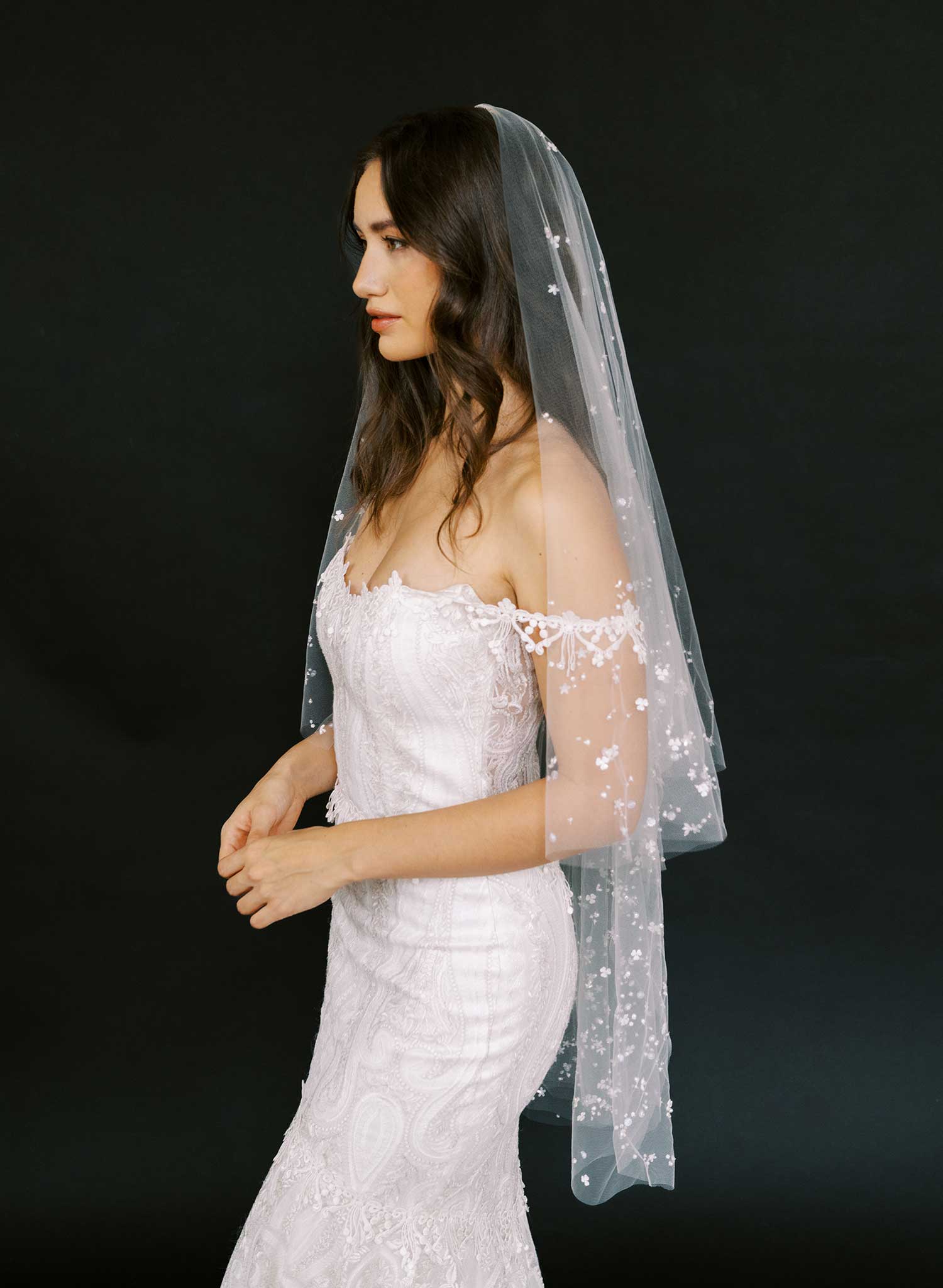 Airy florals embroidered veil - Style #2621