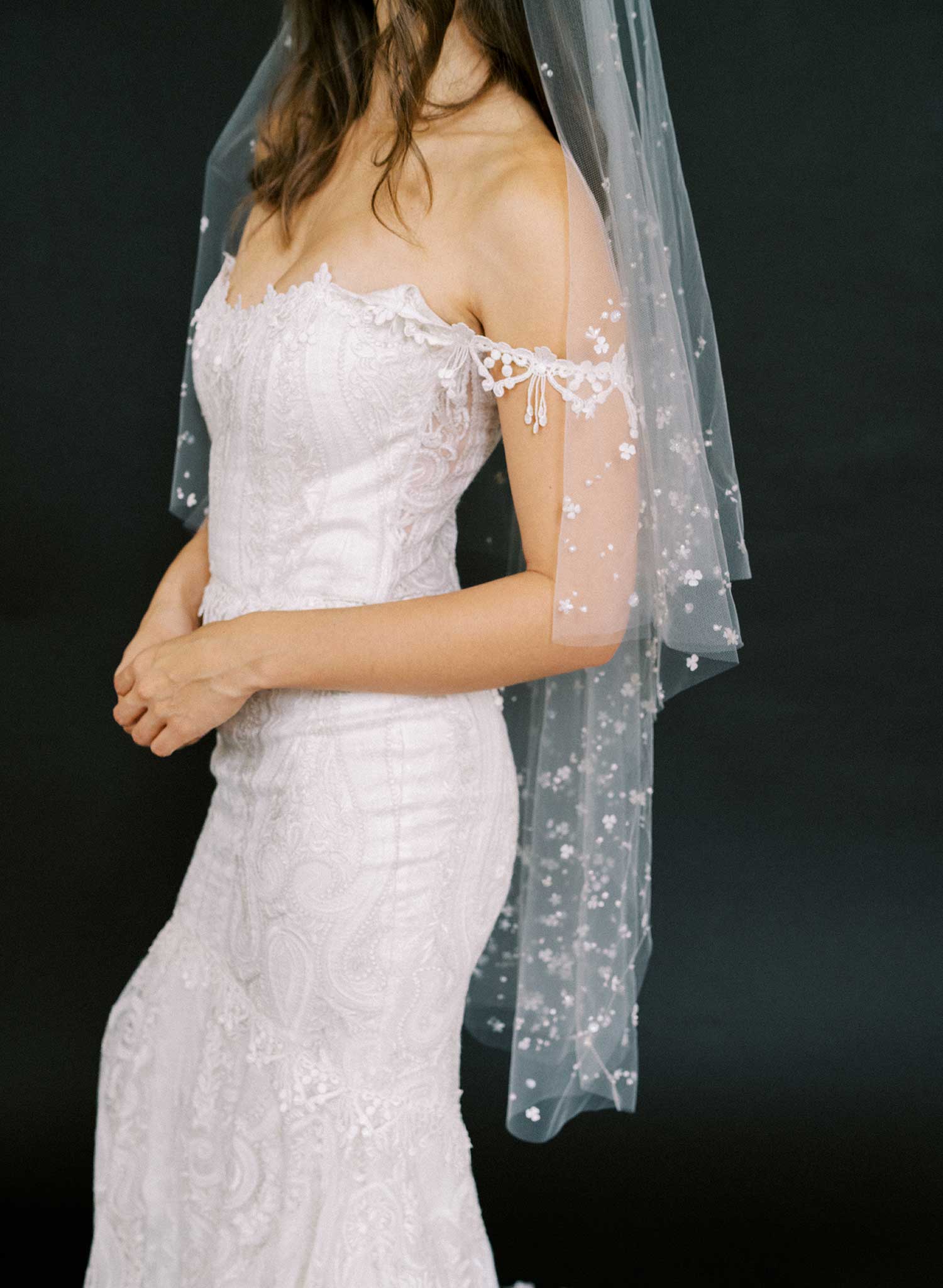 Airy florals embroidered veil - Style #2621