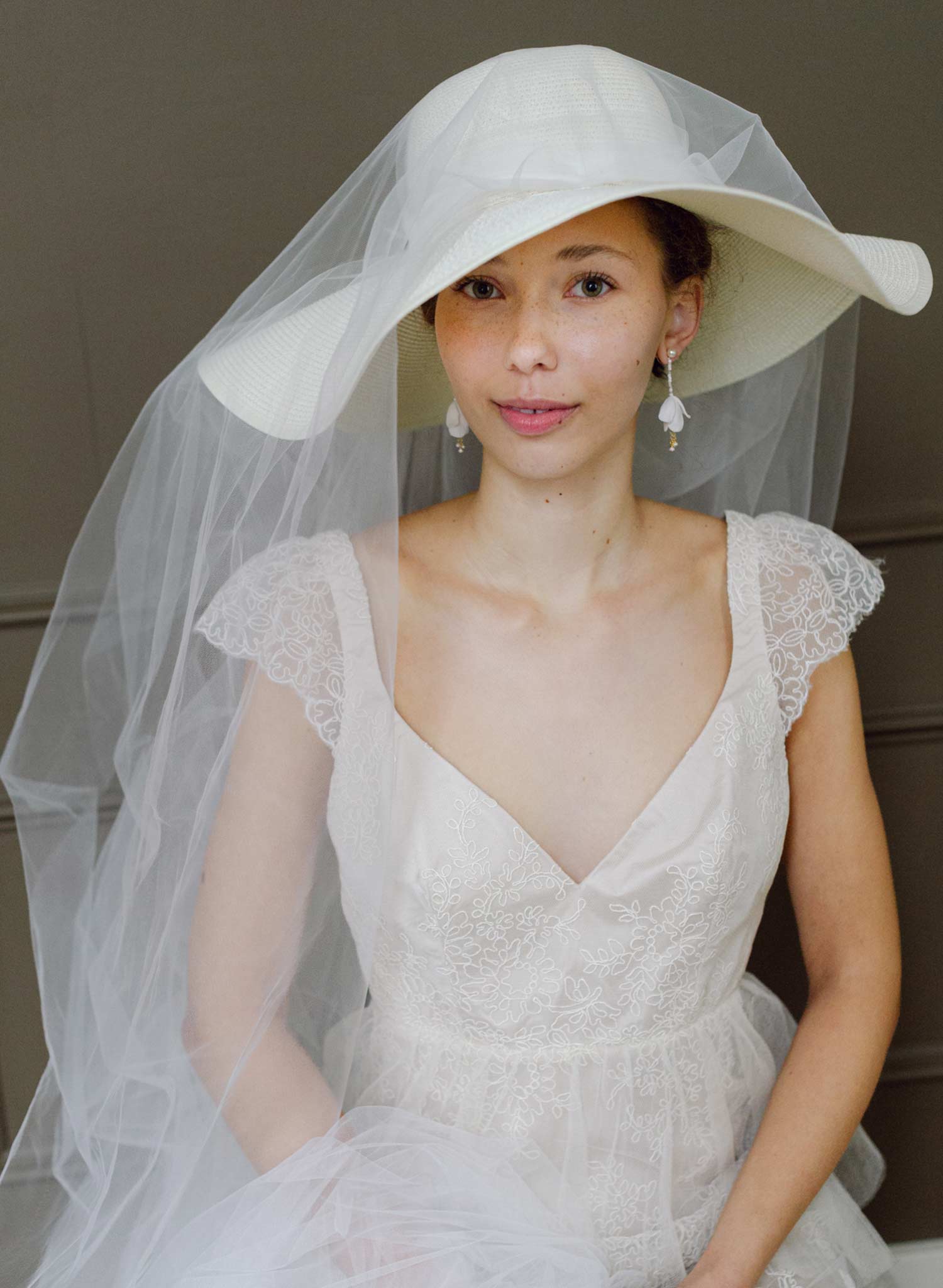 Wide straw bridal hat with chapel veil - Style #2638