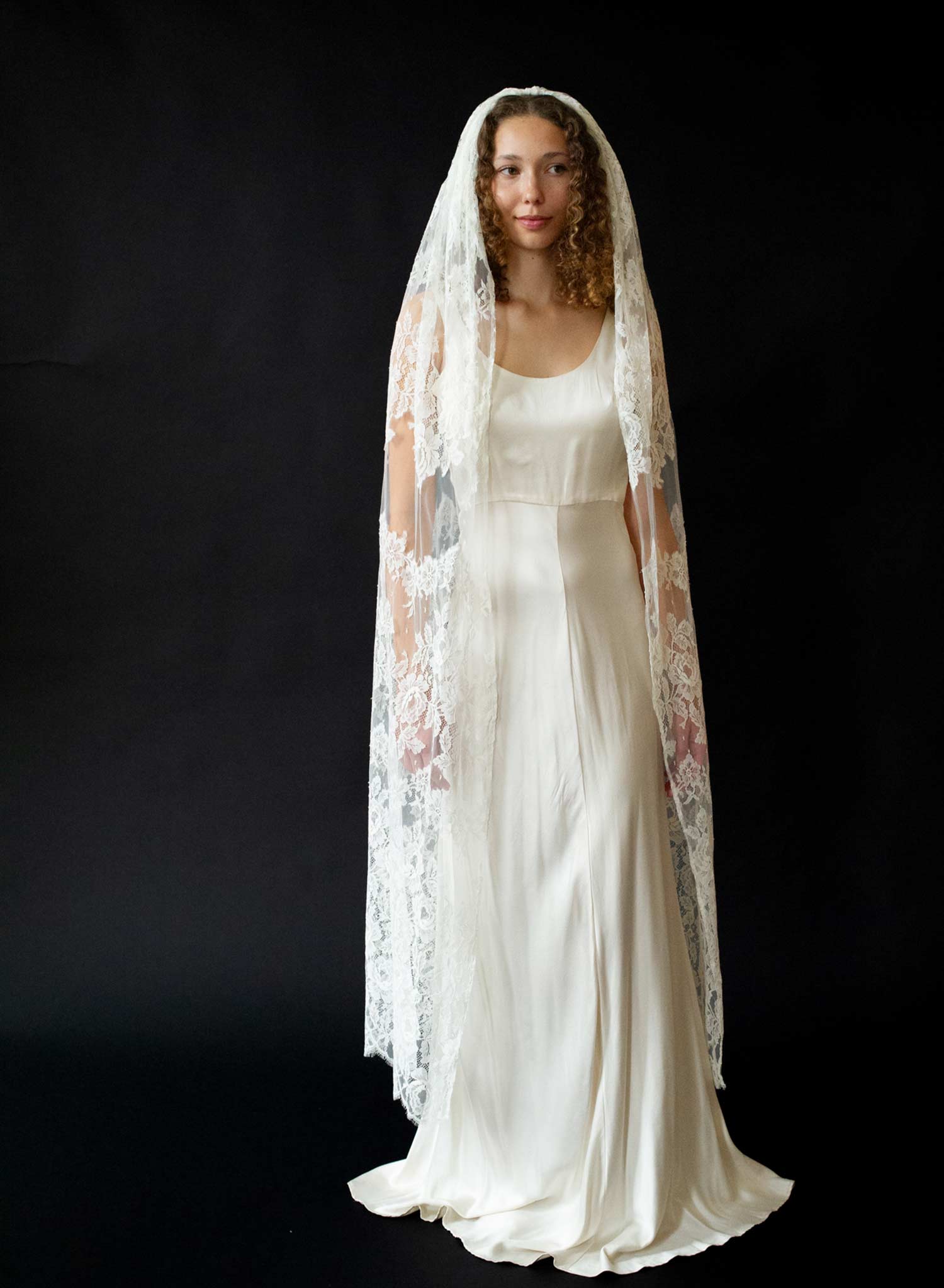 Columnar French lace, floral short chapel veil - Style #2644