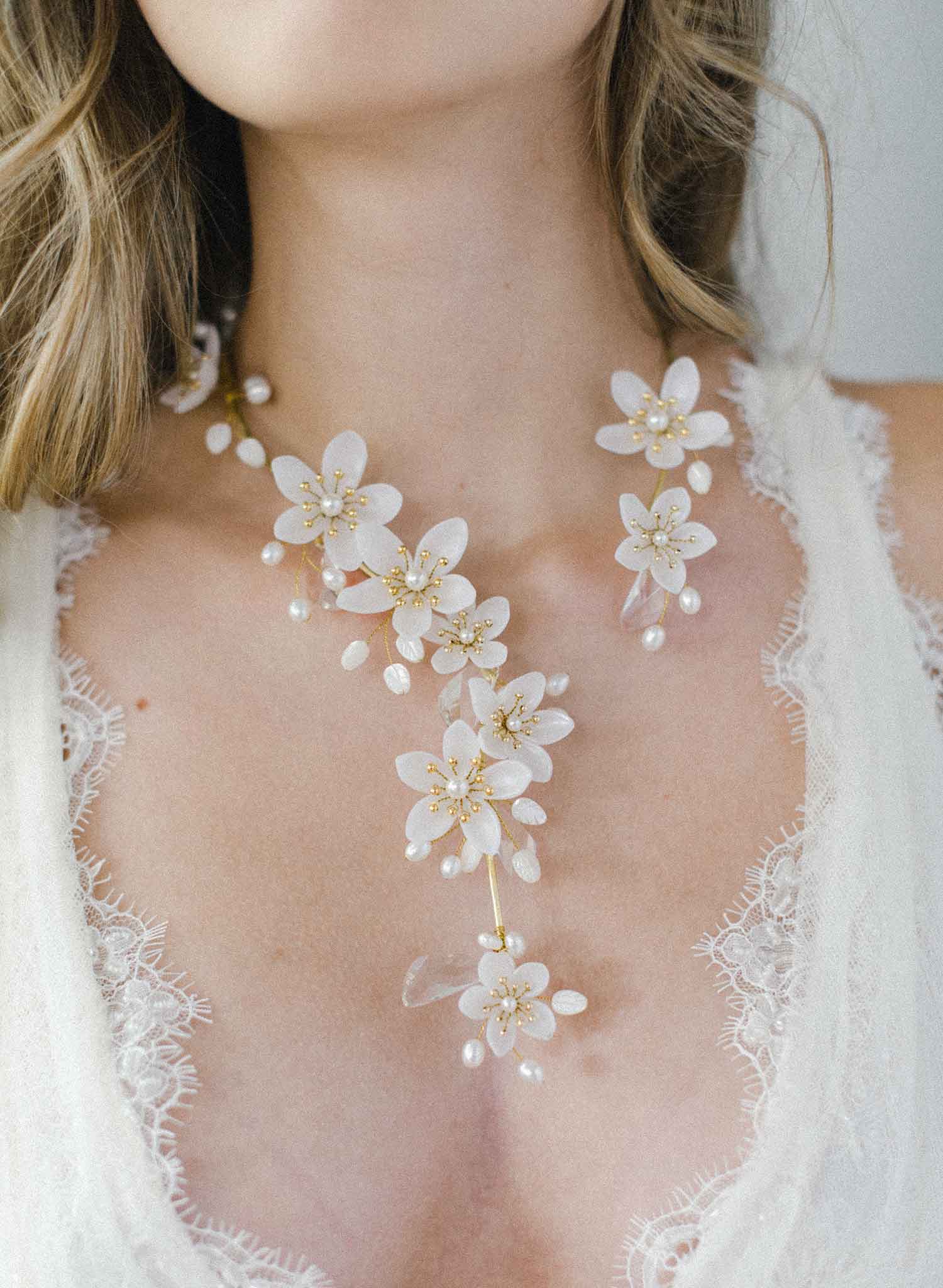 Pearlescent flower and crystal necklace - Style #2011