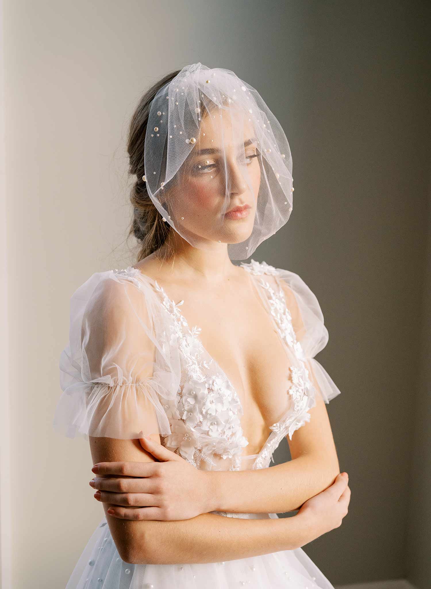 small tulle birdcage bridal veil with pearls, twigs & honey