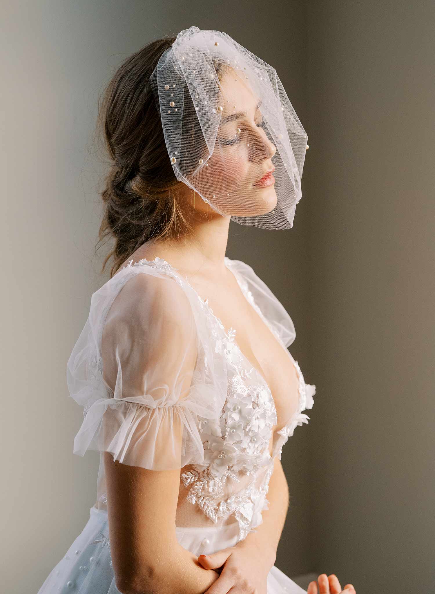 small tulle birdcage bridal veil with pearls, twigs & honey