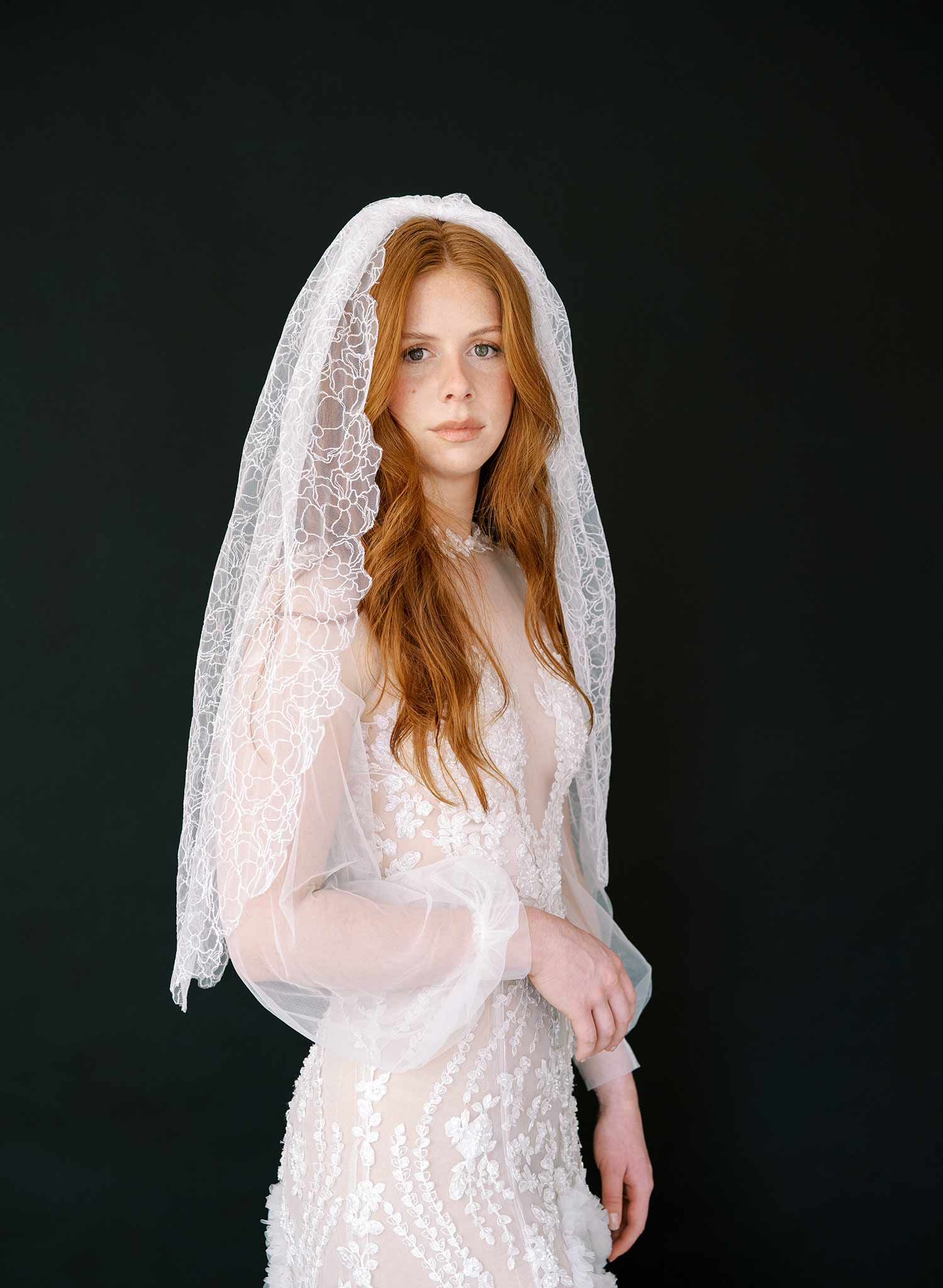 Cropped View Bride Underwear Veil Putting Lace Wedding Dress