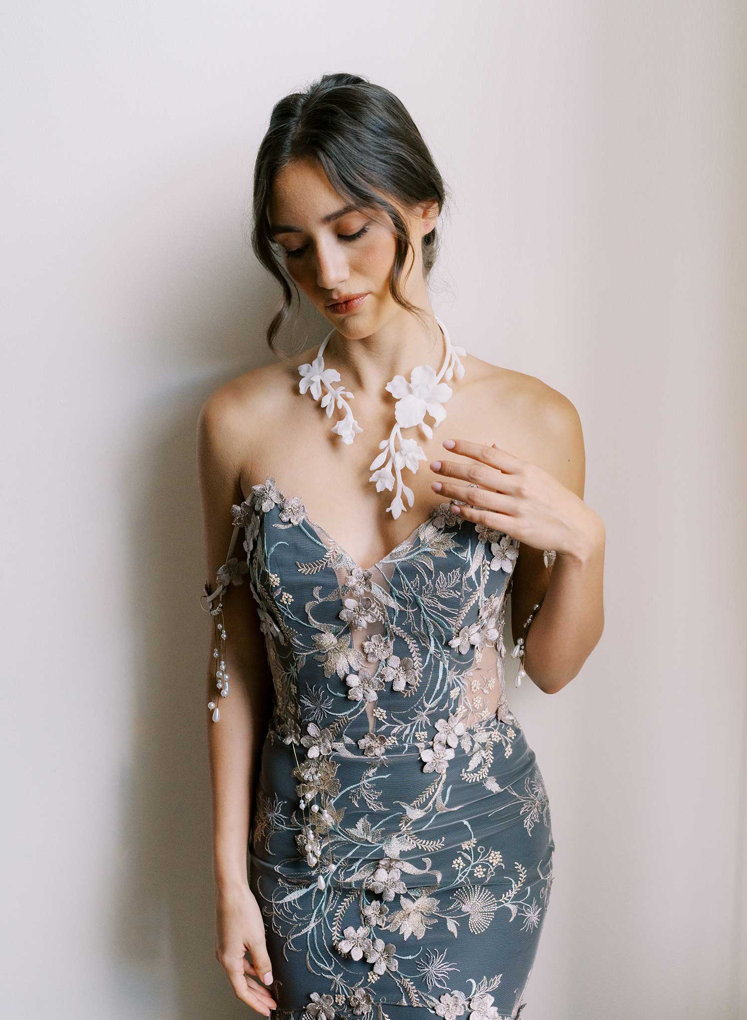 Climbing iris bridal necklace - Style #2614