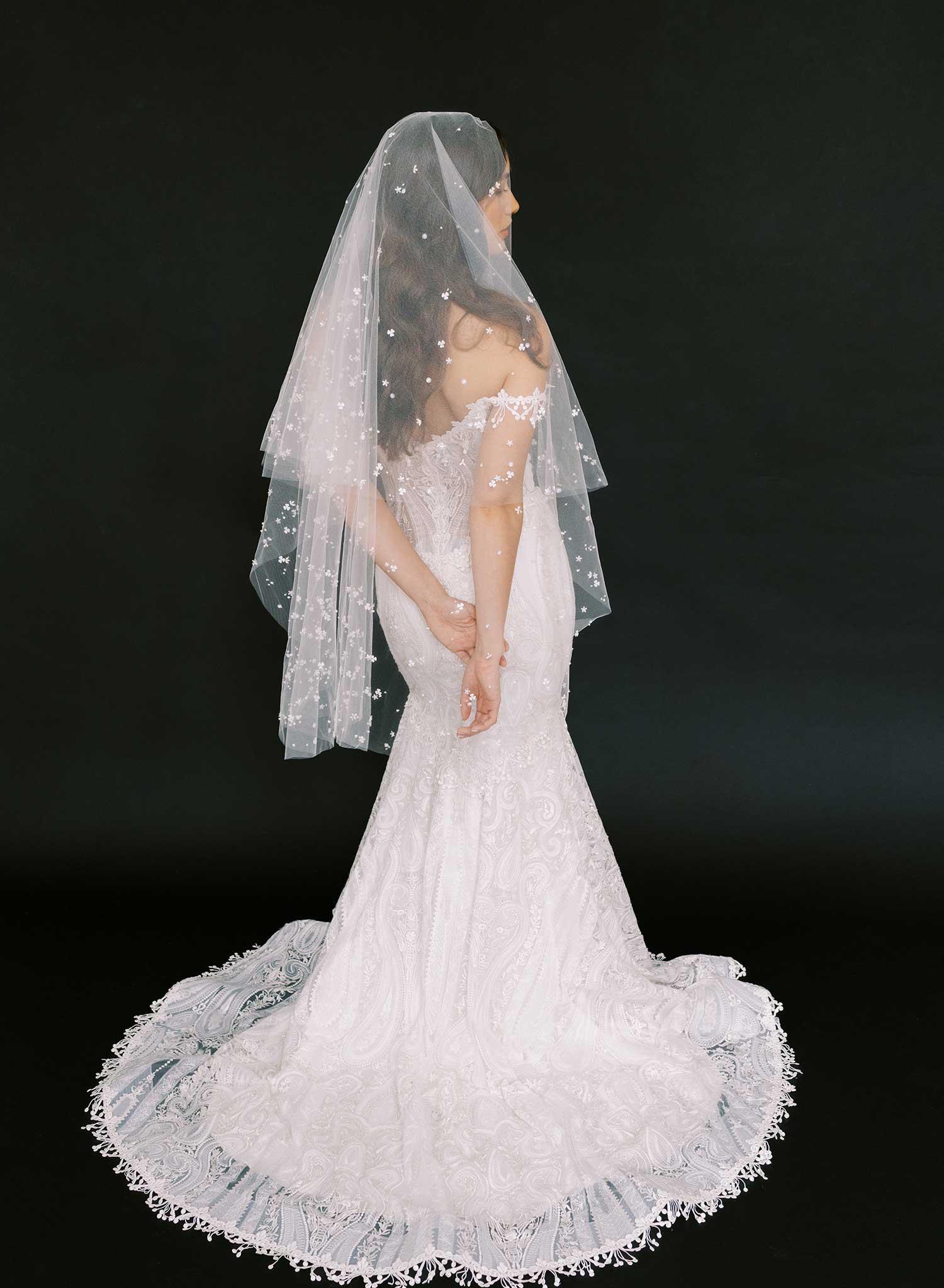 Airy florals embroidered veil - Style #2621