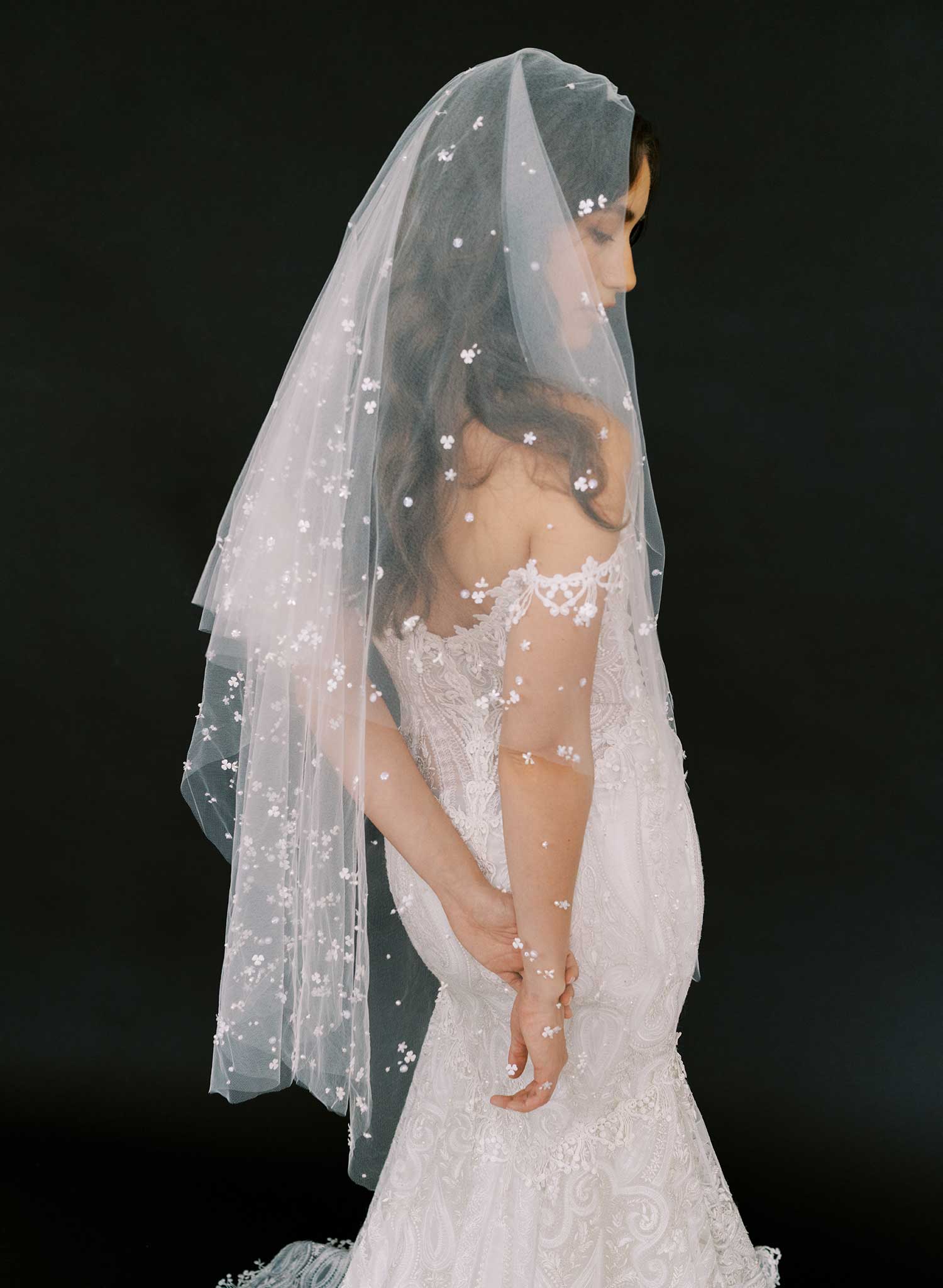 Airy florals embroidered veil - Style #2621