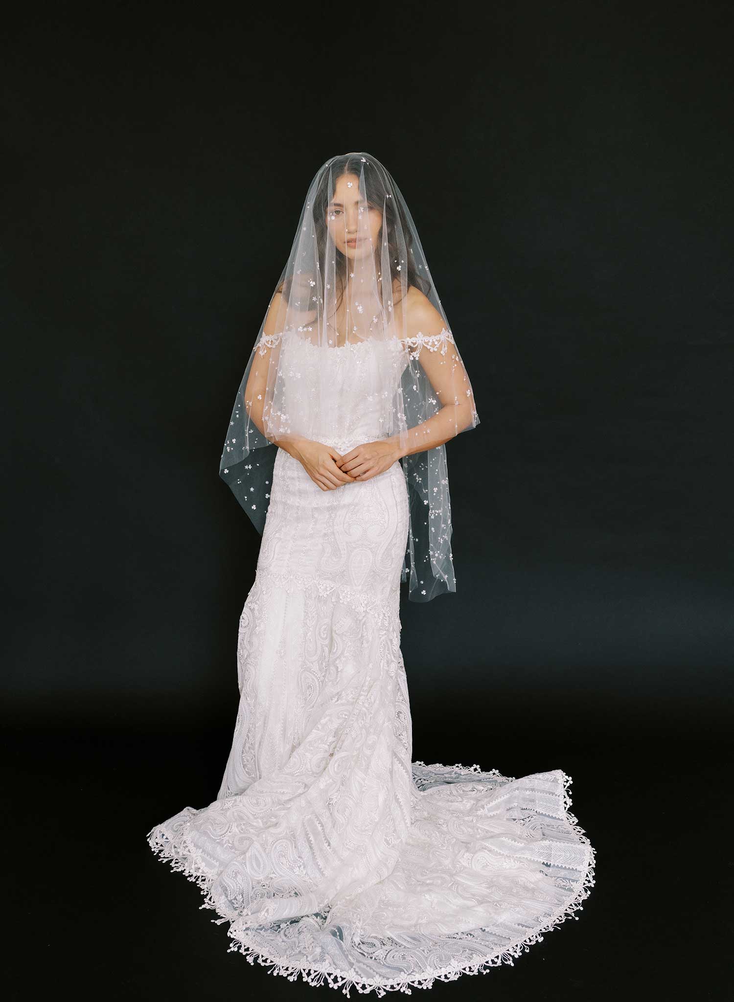 Airy florals embroidered veil - Style #2621