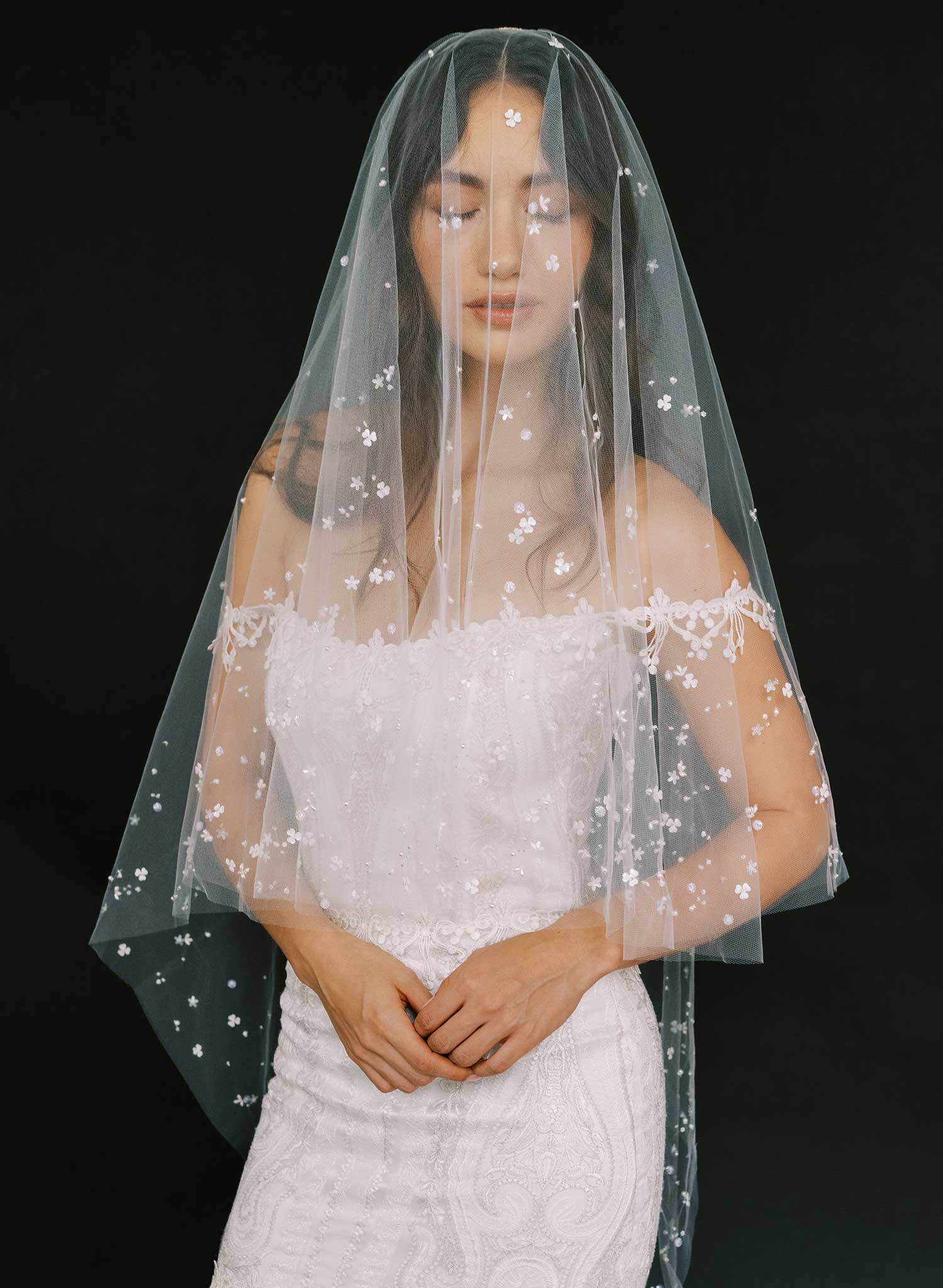 Airy florals embroidered veil - Style #2621