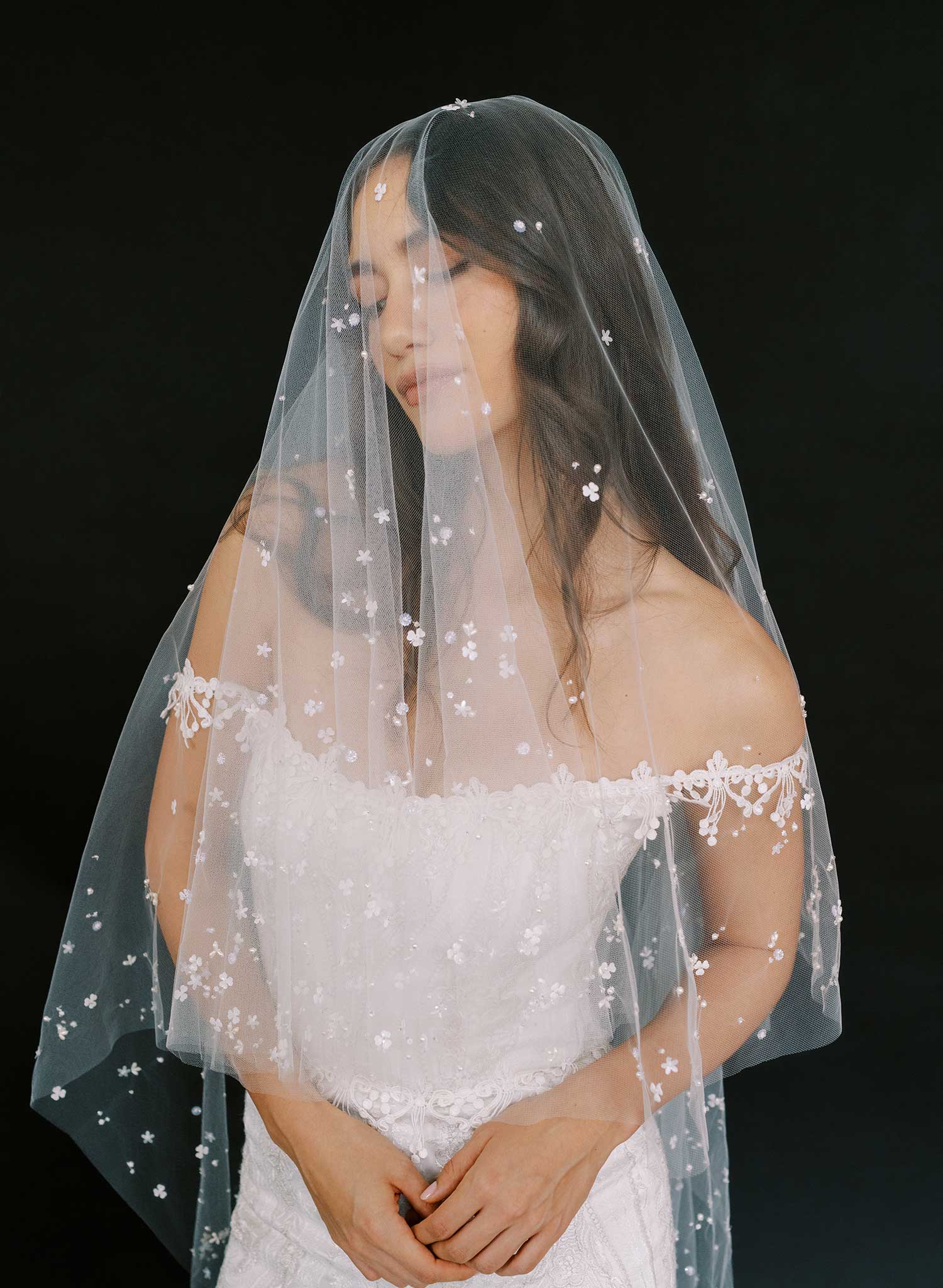 Airy florals embroidered veil - Style #2621