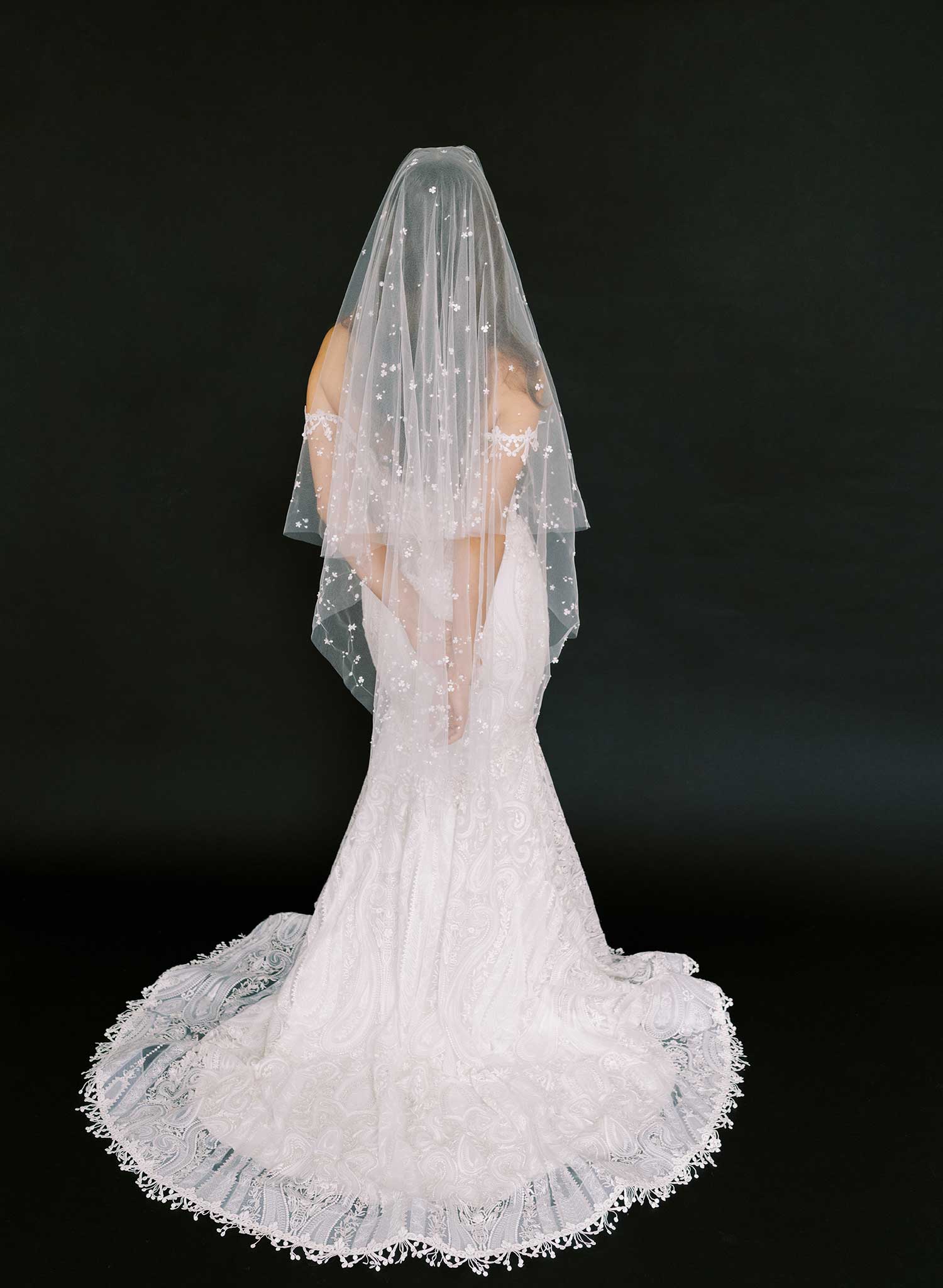 Airy florals embroidered veil - Style #2621