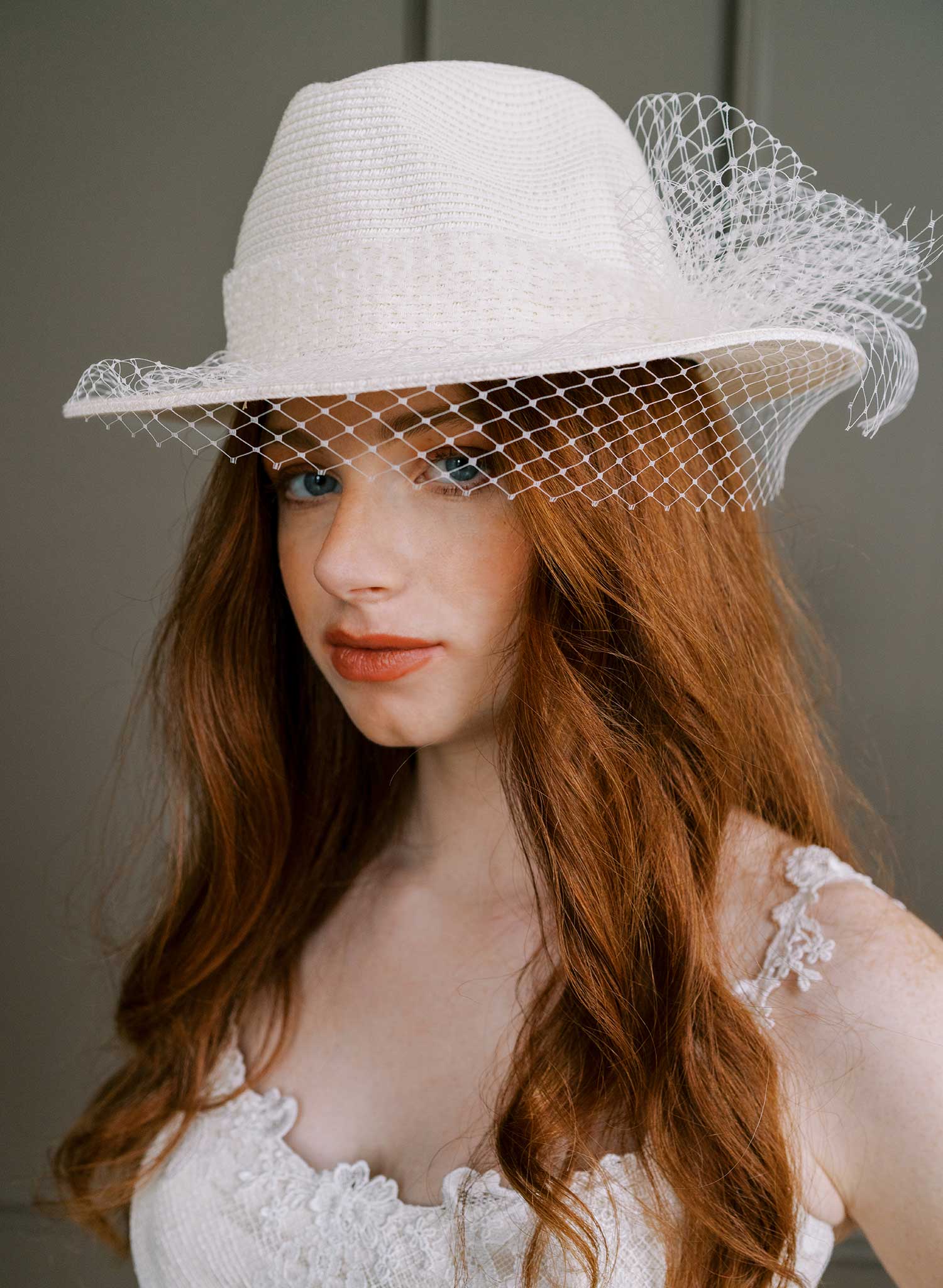 Straw fedora with birdcage veil - Style #2631