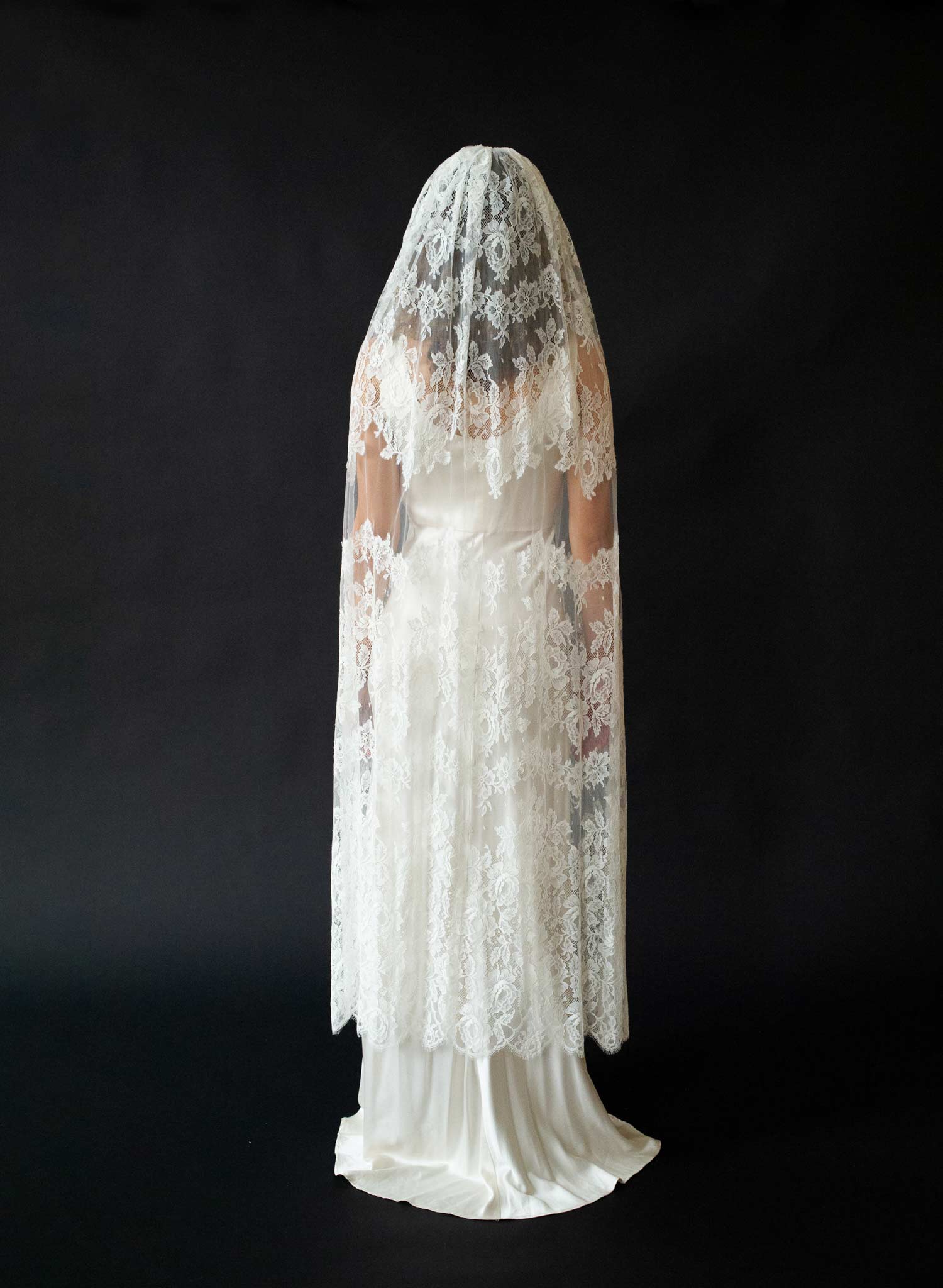 Columnar French lace, floral short chapel veil - Style #2644