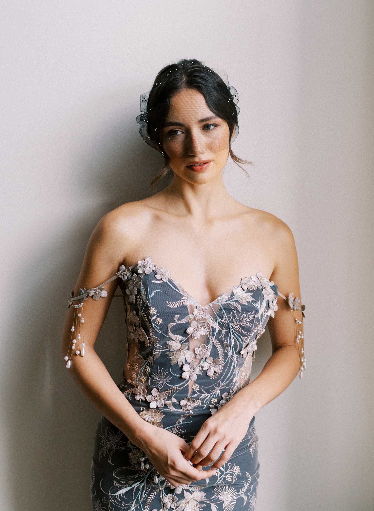 Rhinestone adorned tulle bandeau veil - Style # 425 black