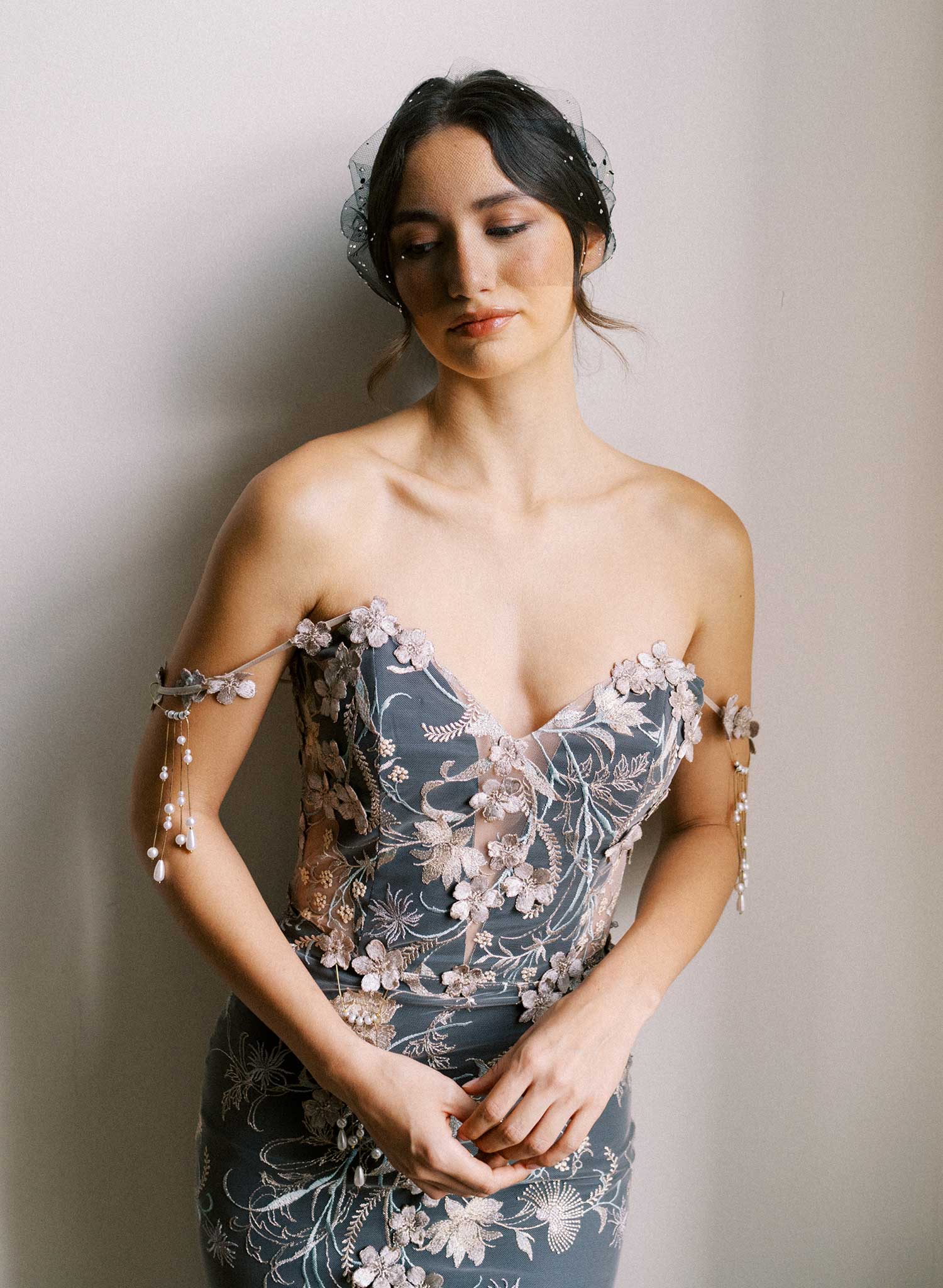 Rhinestone adorned tulle bandeau veil - Style # 425 black