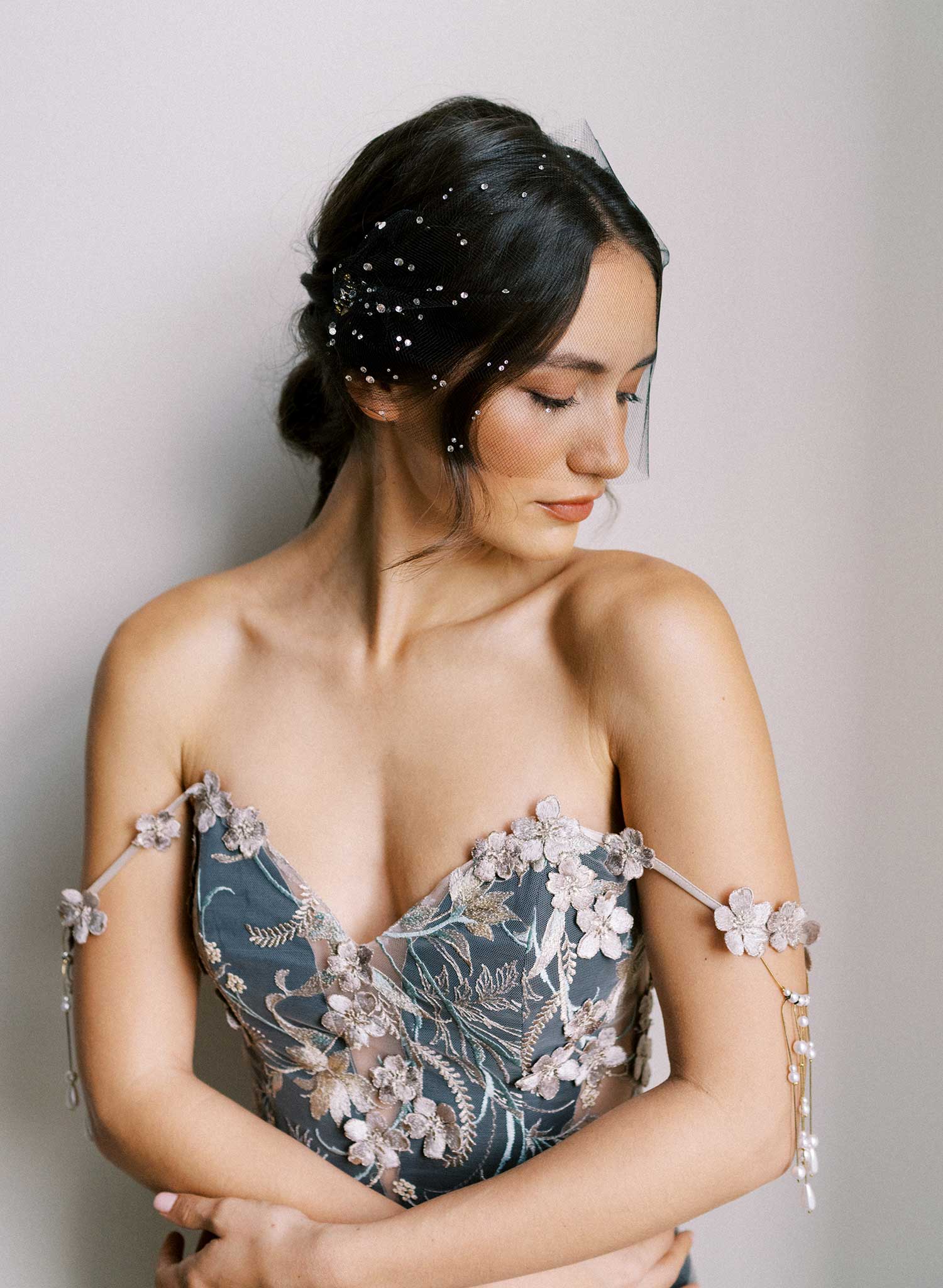 Rhinestone adorned tulle bandeau veil - Style # 425 black