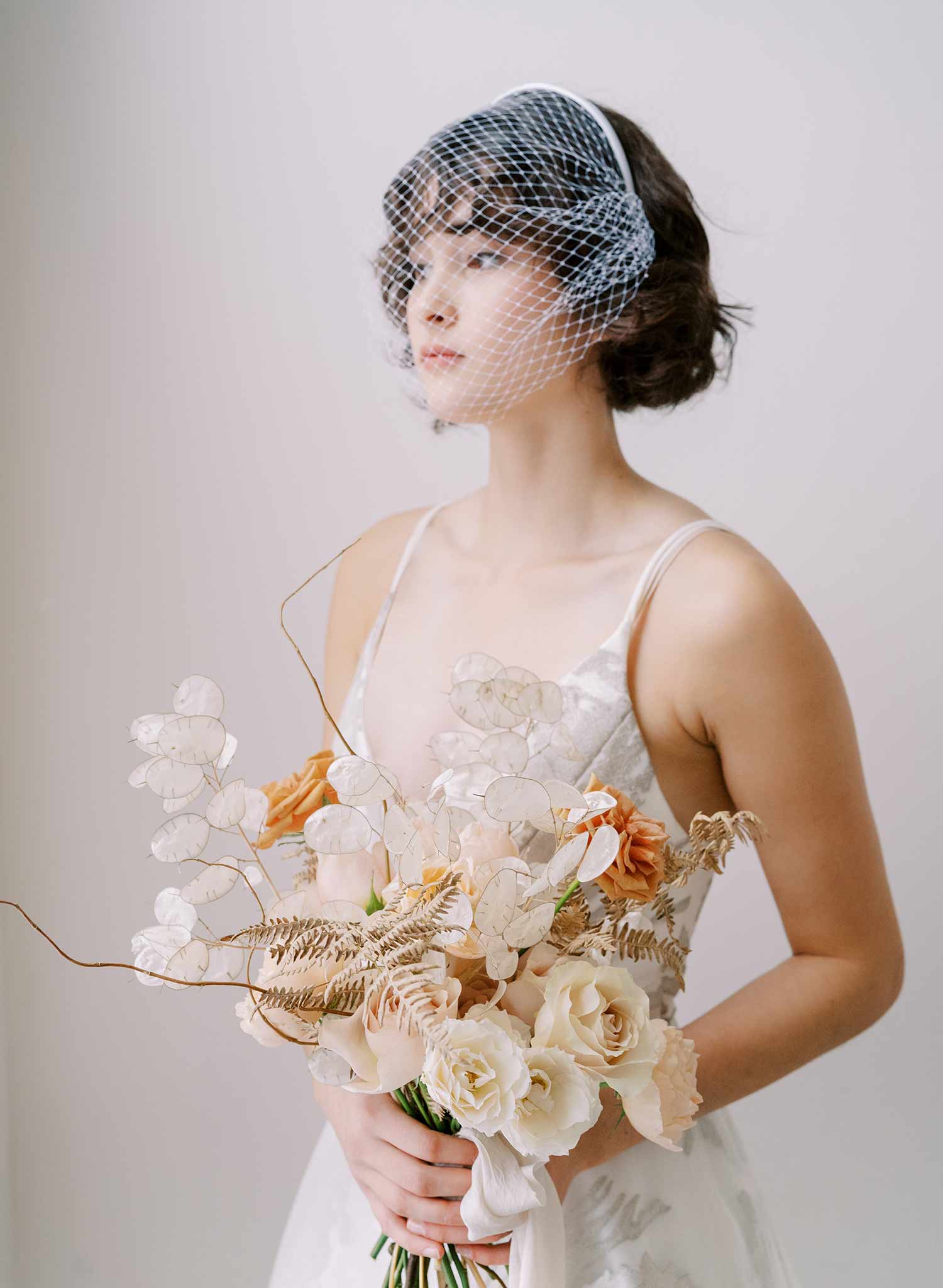 https://www.twigsandhoney.com/cdn/shop/products/2350-bridal-birdcage-veil-headband-twigsandhoney-a_2048x2048.jpg?v=1671517021