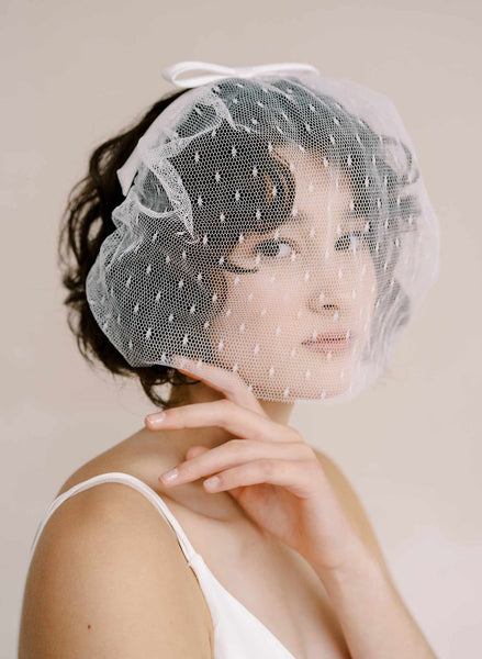 https://www.twigsandhoney.com/cdn/shop/products/2351-dot-tulle-silk-bow-bridal-headband-veil-twigsandhoney-a_grande.jpg?v=1671517065