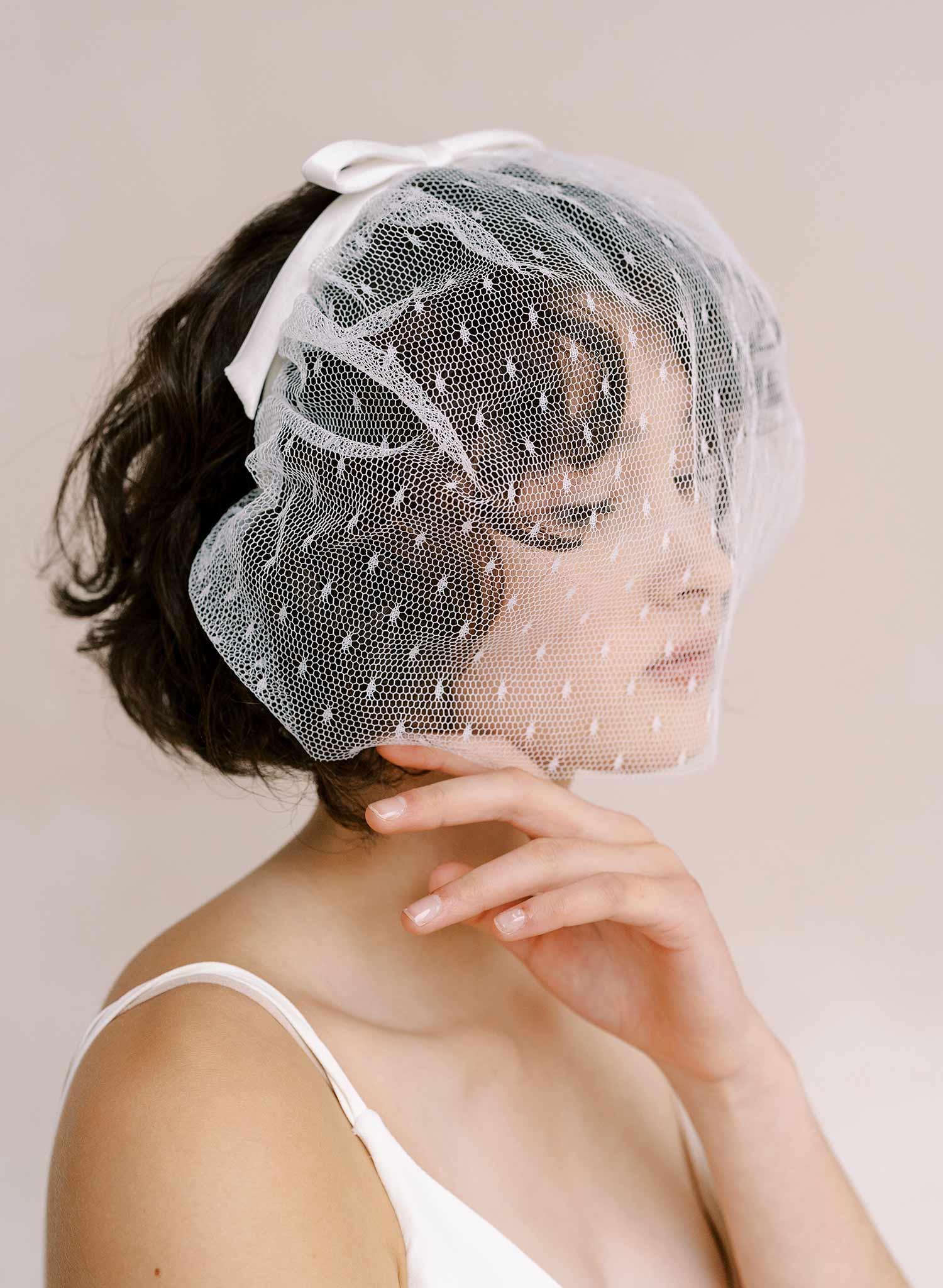https://www.twigsandhoney.com/cdn/shop/products/2351-dot-tulle-silk-bow-bridal-headband-veil-twigsandhoney-e_2048x2048.jpg?v=1671517065