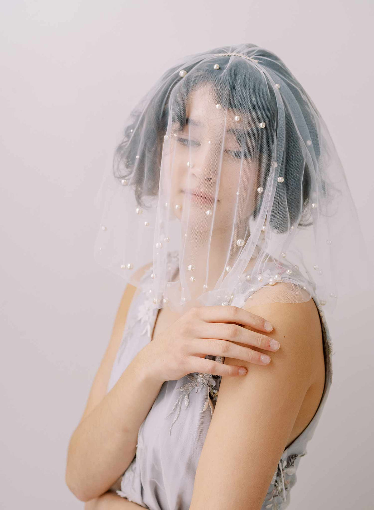 White Short Wedding Veil Short Bridal Veils Pearl Bride Veils Women\'s Shorts Posey Short Veil | Wedding Veils – Grace Loves Lace US main image 2