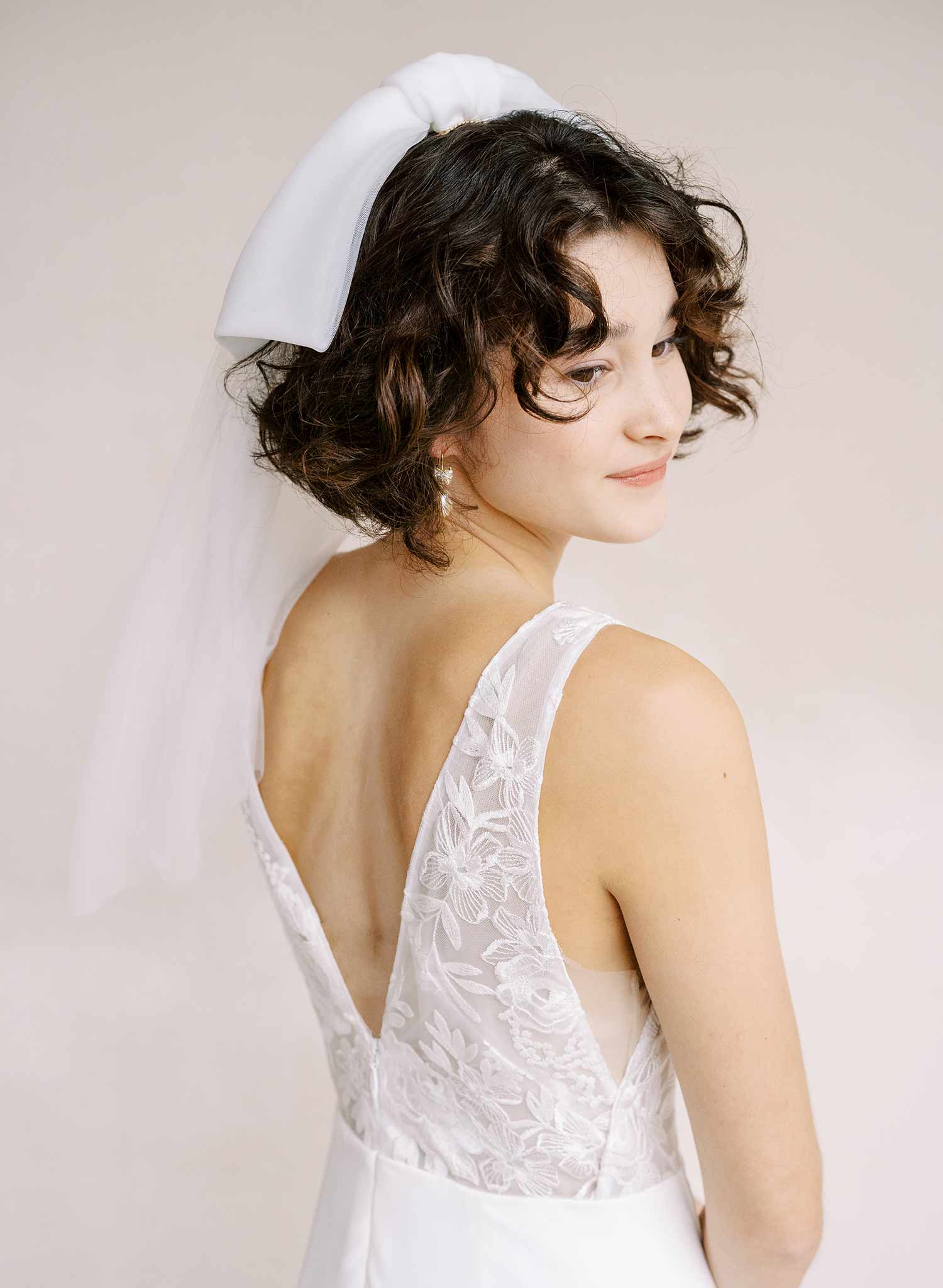 Long and soft tulle bridal hair comb bow by twigs & honey