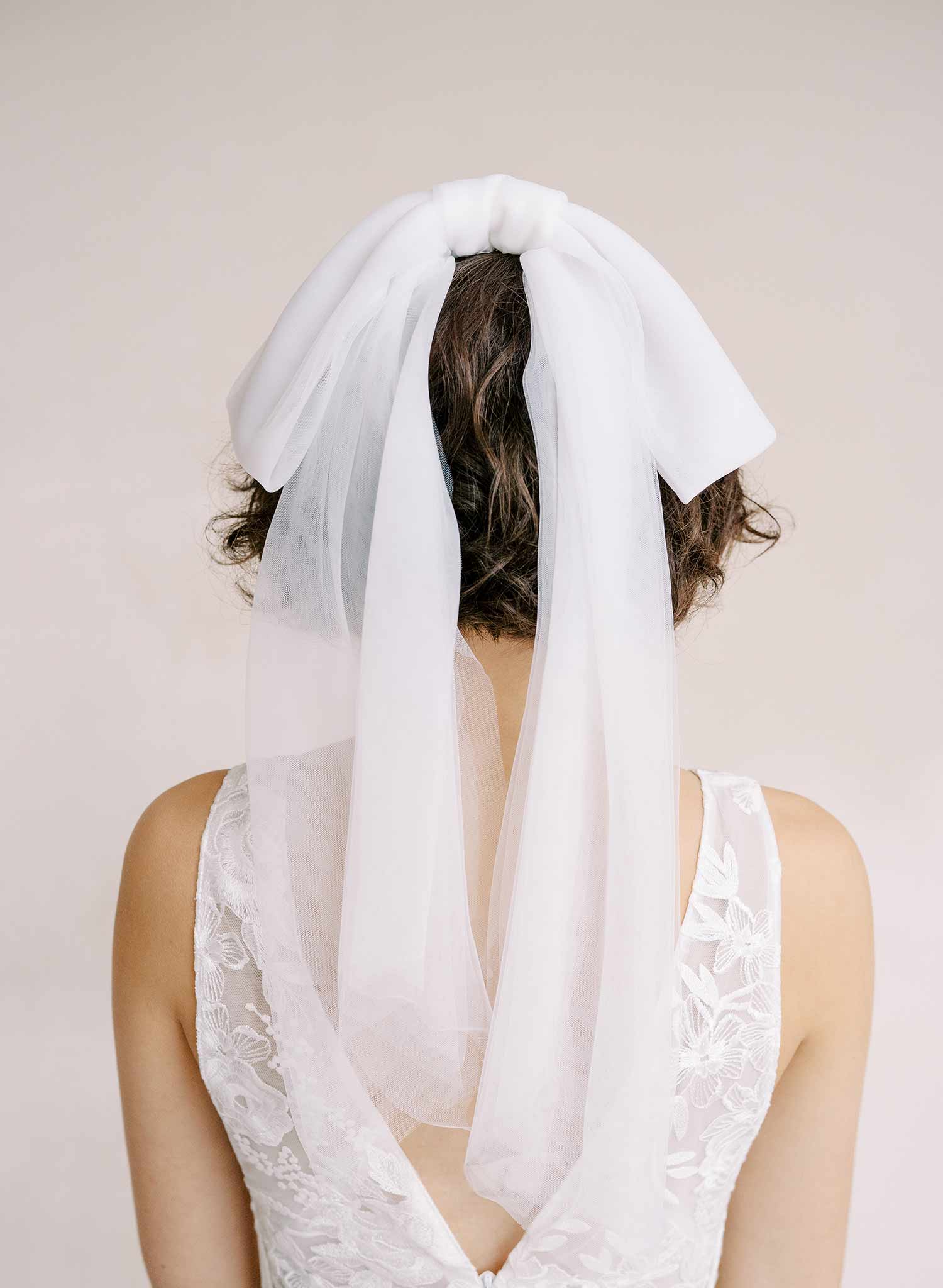 https://www.twigsandhoney.com/cdn/shop/products/2356-tulle-sheer-bridal-bow-veil-twigsandhoney.jpg?v=1671517531