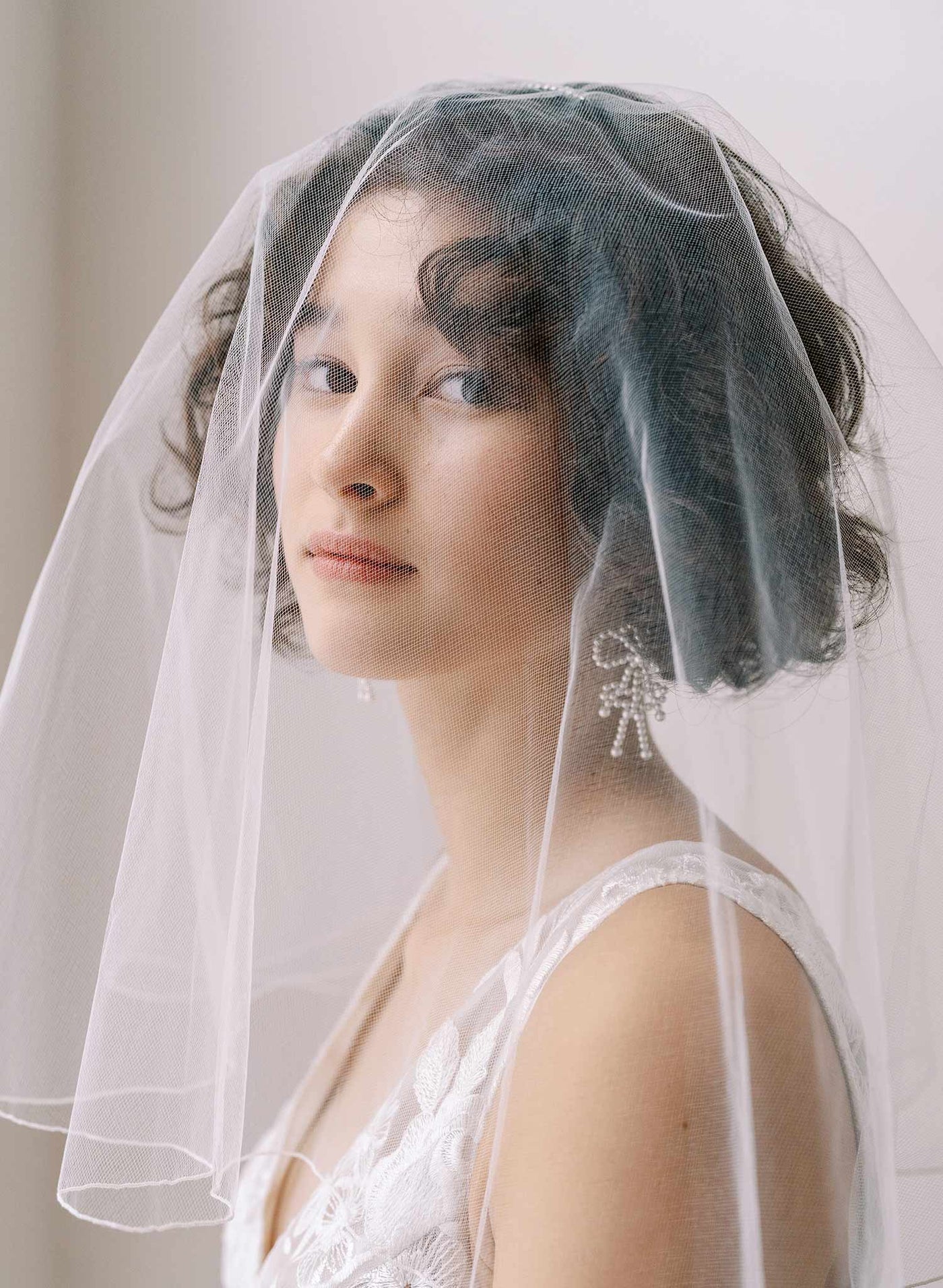 Bridal short veil with blusher and pencil edge Merrow edge bridal — free download