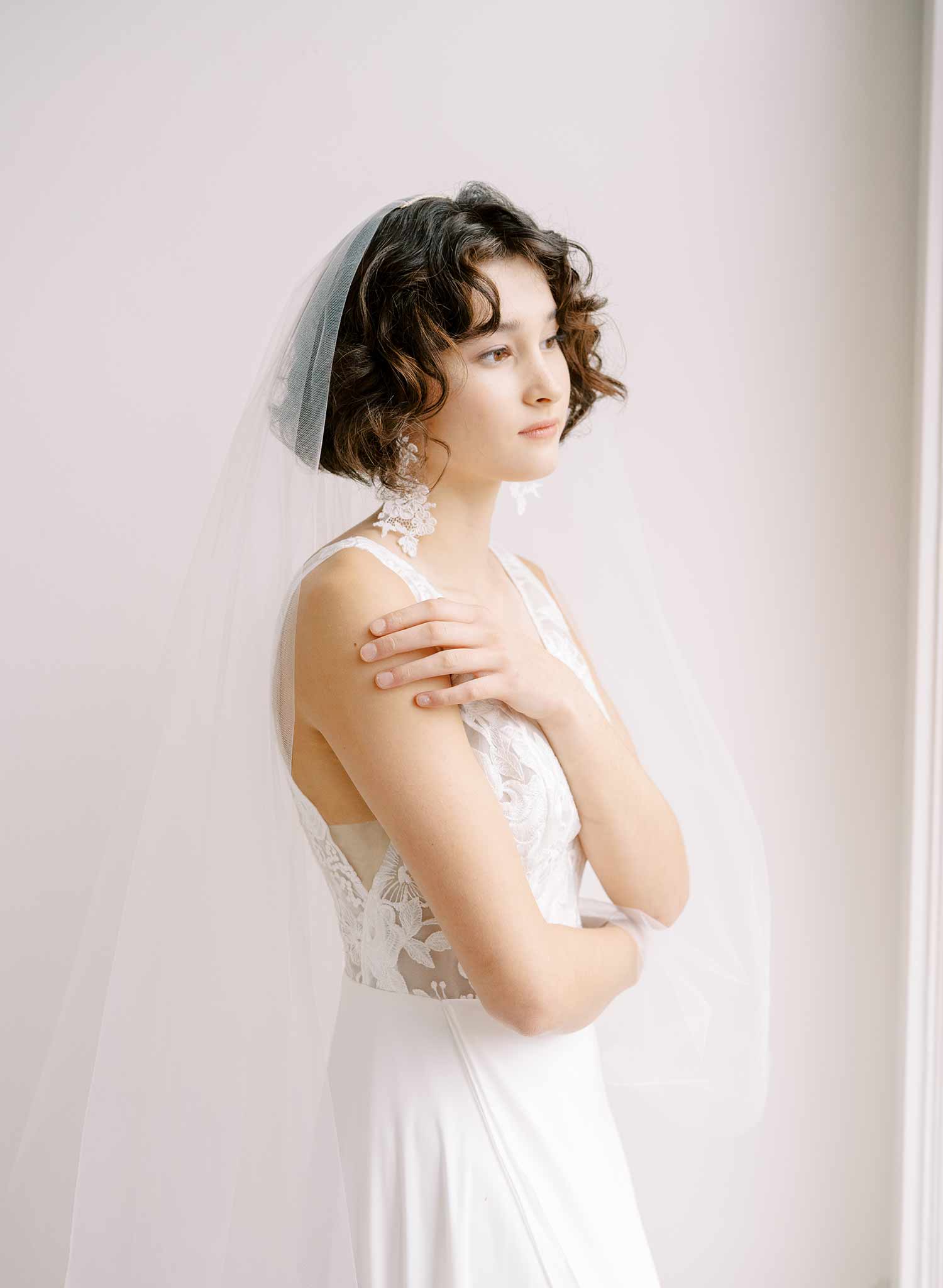 simple and plain wide bridal chapel length veil