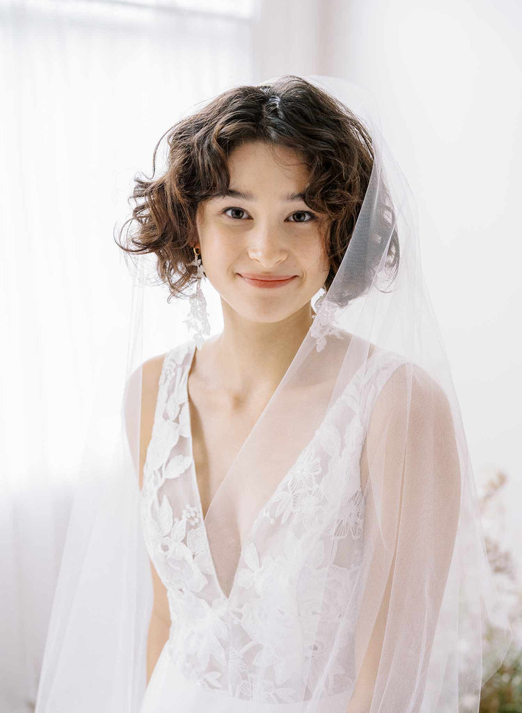 simple and plain wide bridal chapel length veil