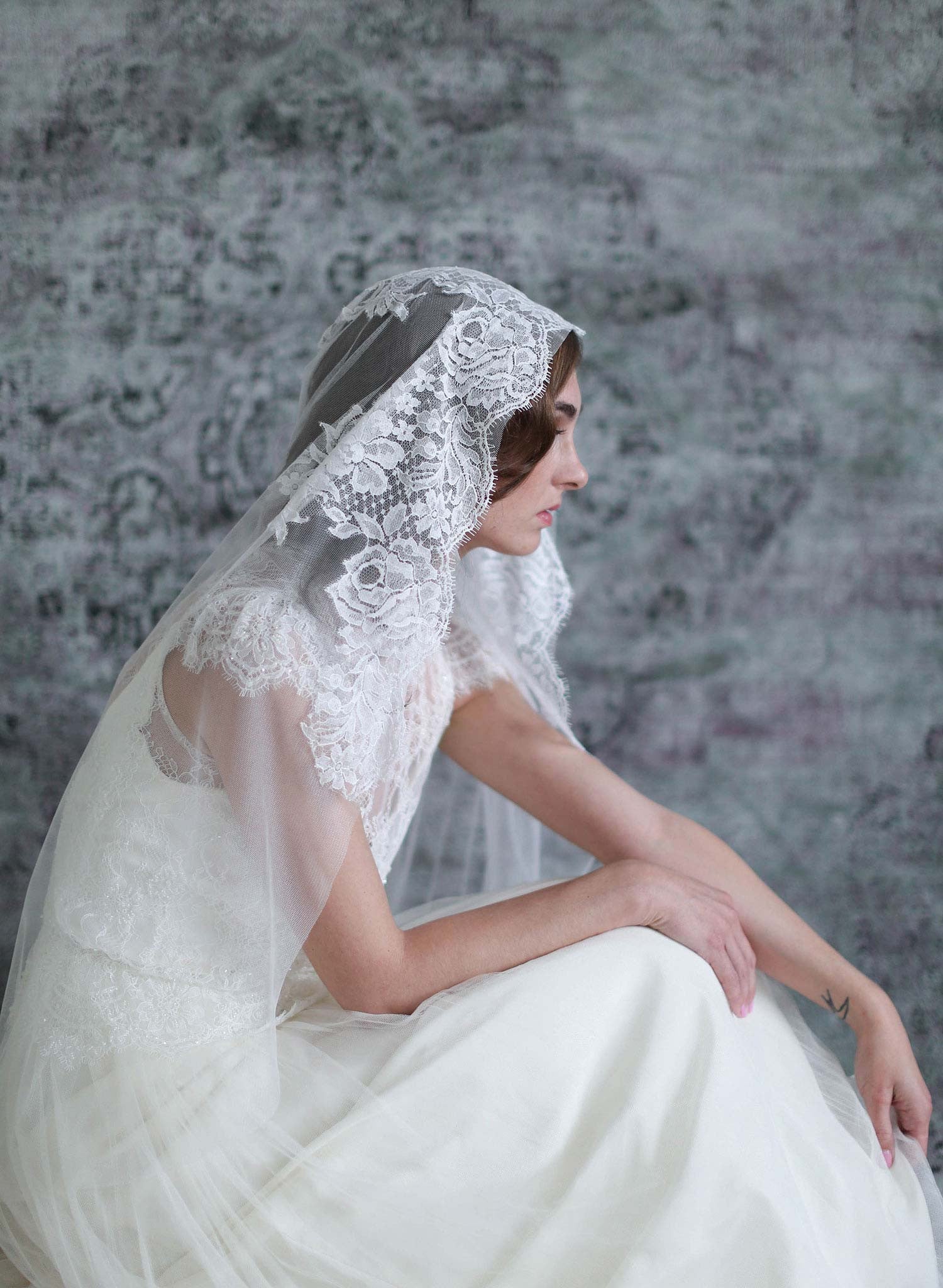 https://www.twigsandhoney.com/cdn/shop/products/709a_wedding-veil-bridal-veil-lace-veils-wedding-veil-bridal-accessories_2048x2048.jpg?v=1483074211