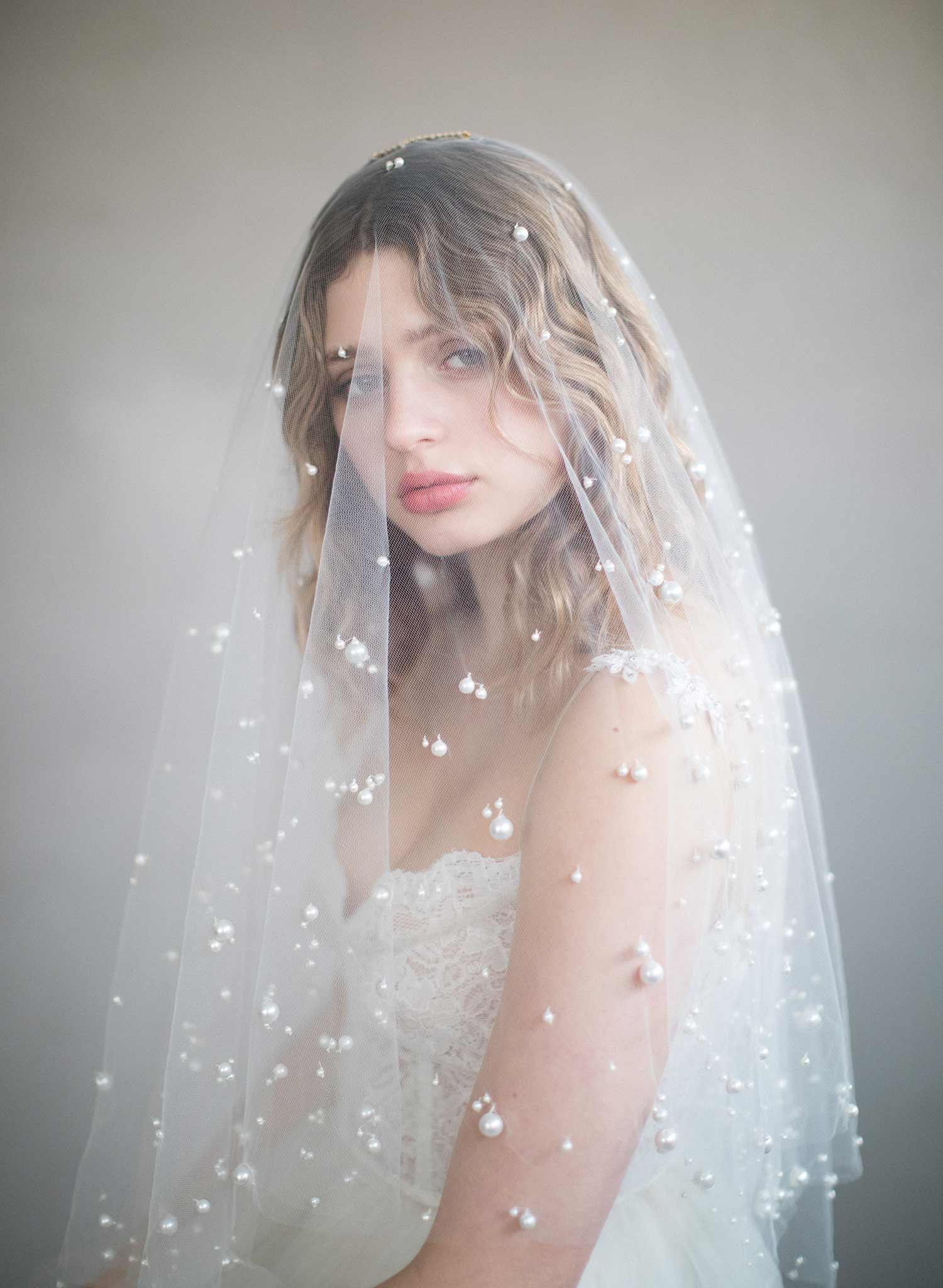 LUMIERE | fingertip veil with pearls