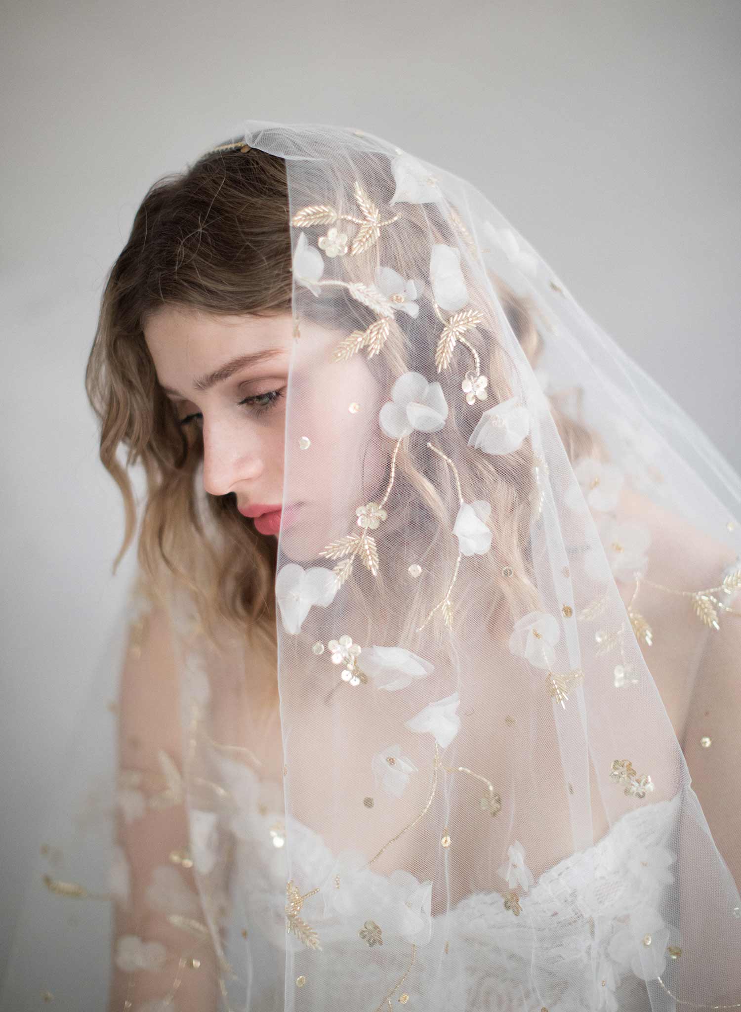 https://www.twigsandhoney.com/cdn/shop/products/864e-embroidered-floral-leaf-bridal-veil-wedding-twigsandhoney_2048x2048.jpg?v=1594959862