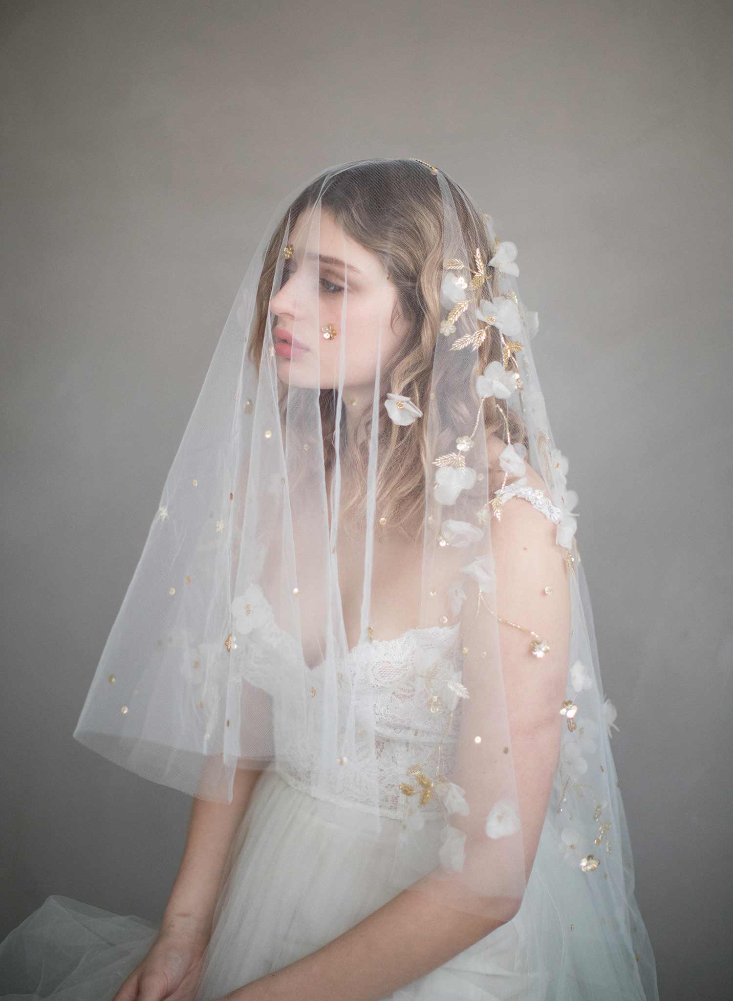 https://www.twigsandhoney.com/cdn/shop/products/864v-embroidered-floral-leaf-bridal-veil-wedding-twigsandhoney_2048x2048.jpg?v=1594959862