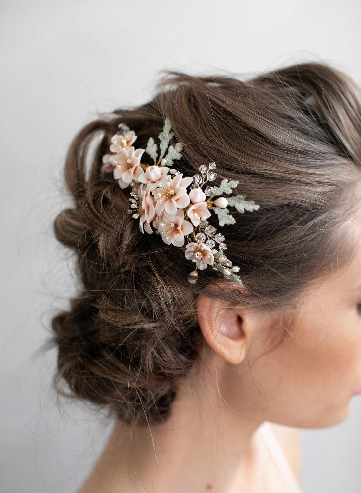 https://www.twigsandhoney.com/cdn/shop/products/940-bridal-blossomandflower-hair-comb-blush-headpiece-twigsandhoney_0002_2048x2048.jpg?v=1544665624