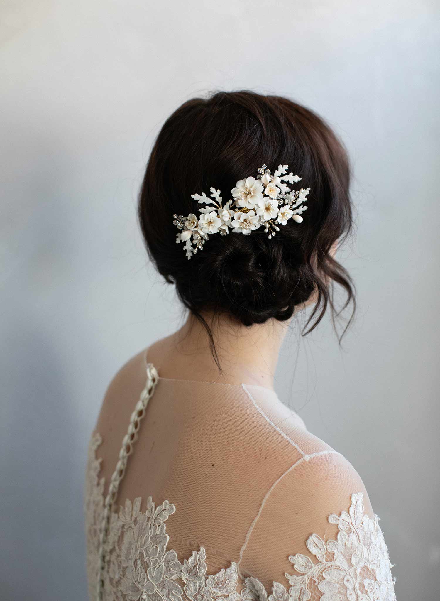 https://www.twigsandhoney.com/cdn/shop/products/940-bridal-blossomandflower-hair-comb-ivory-headpiece-twigsandhoney_0008_2048x2048.jpg?v=1544665624